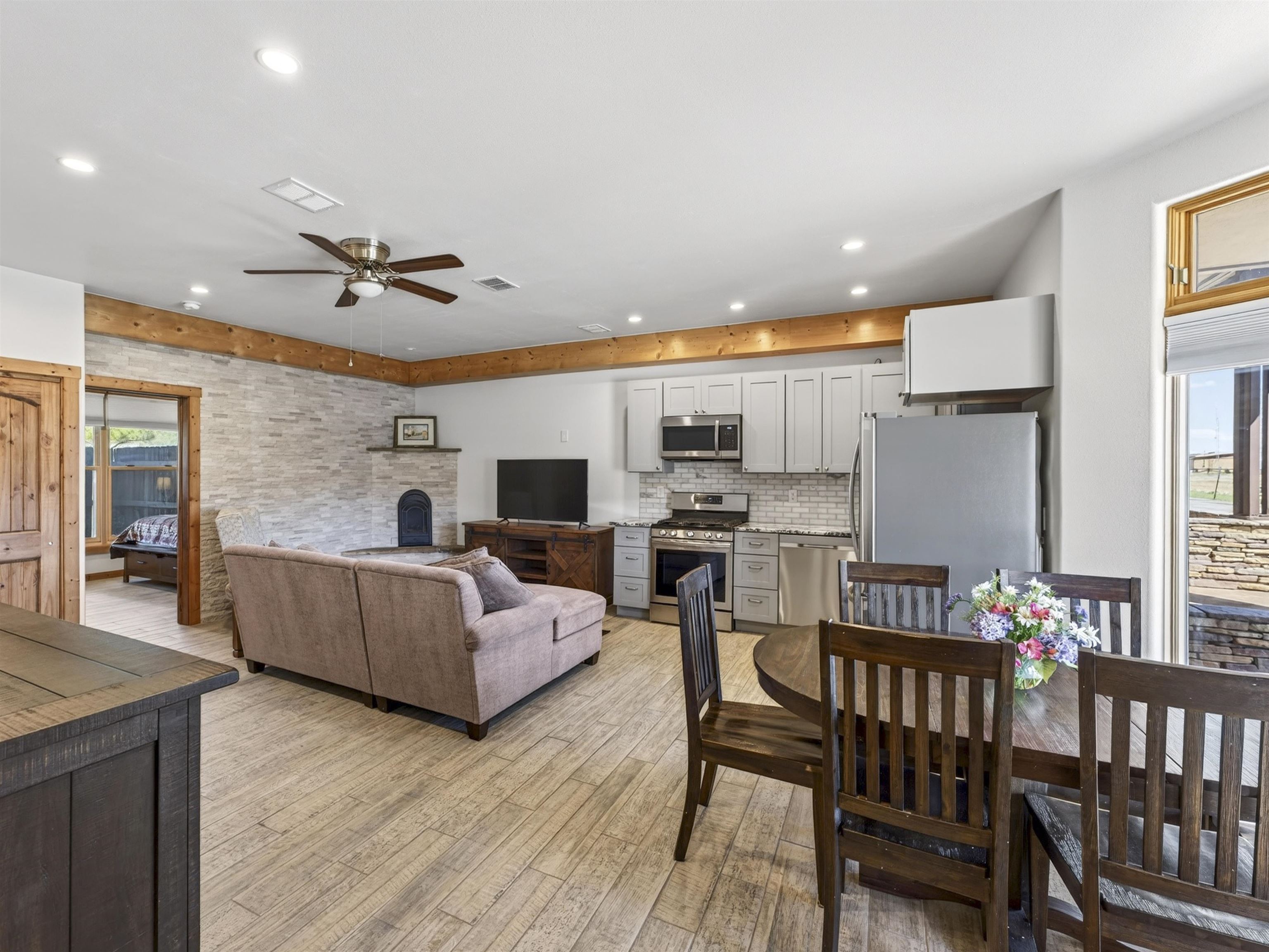 3465 Mountain View Blvd 2A