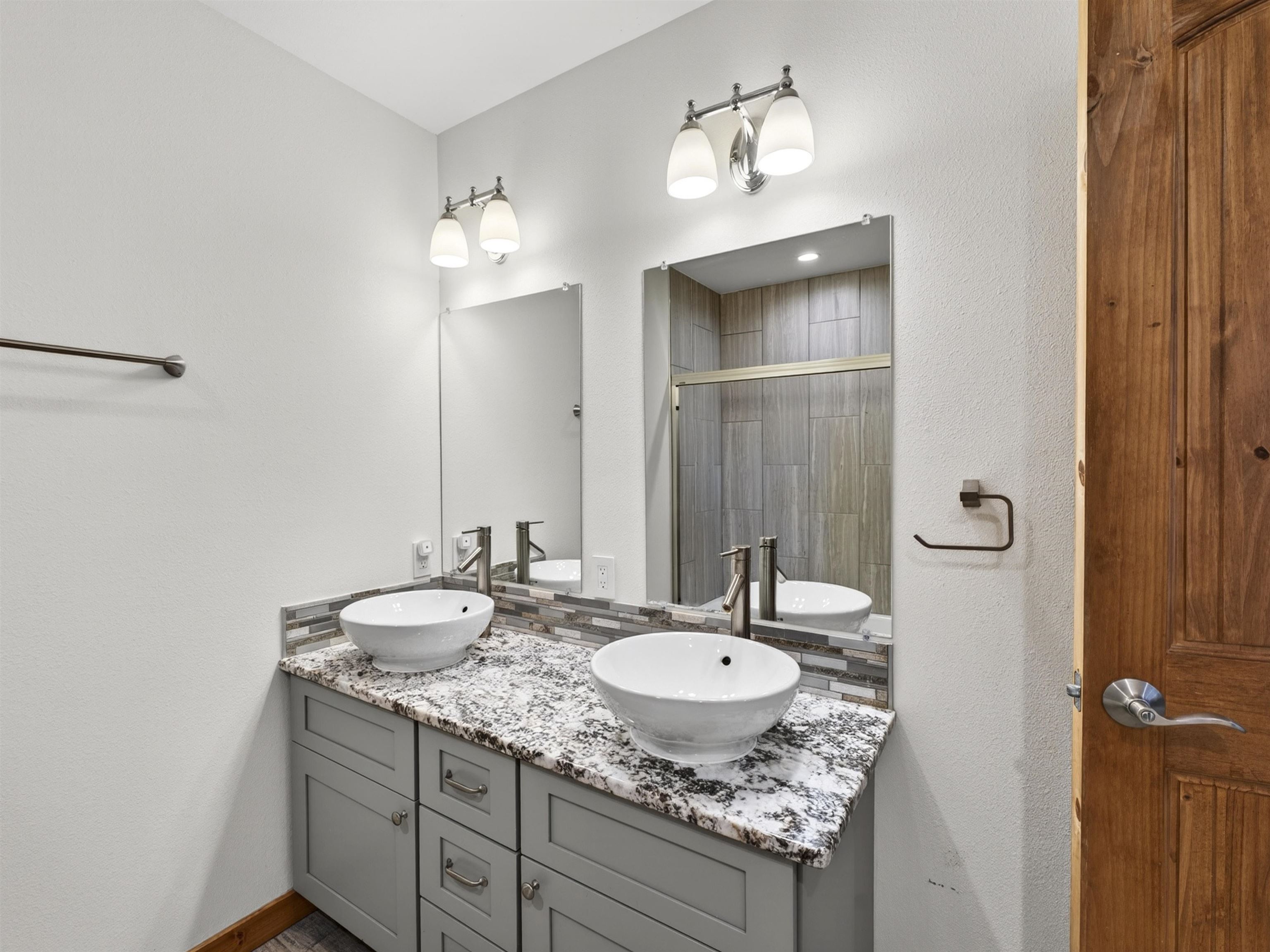 3465 Mountain View Blvd 2A