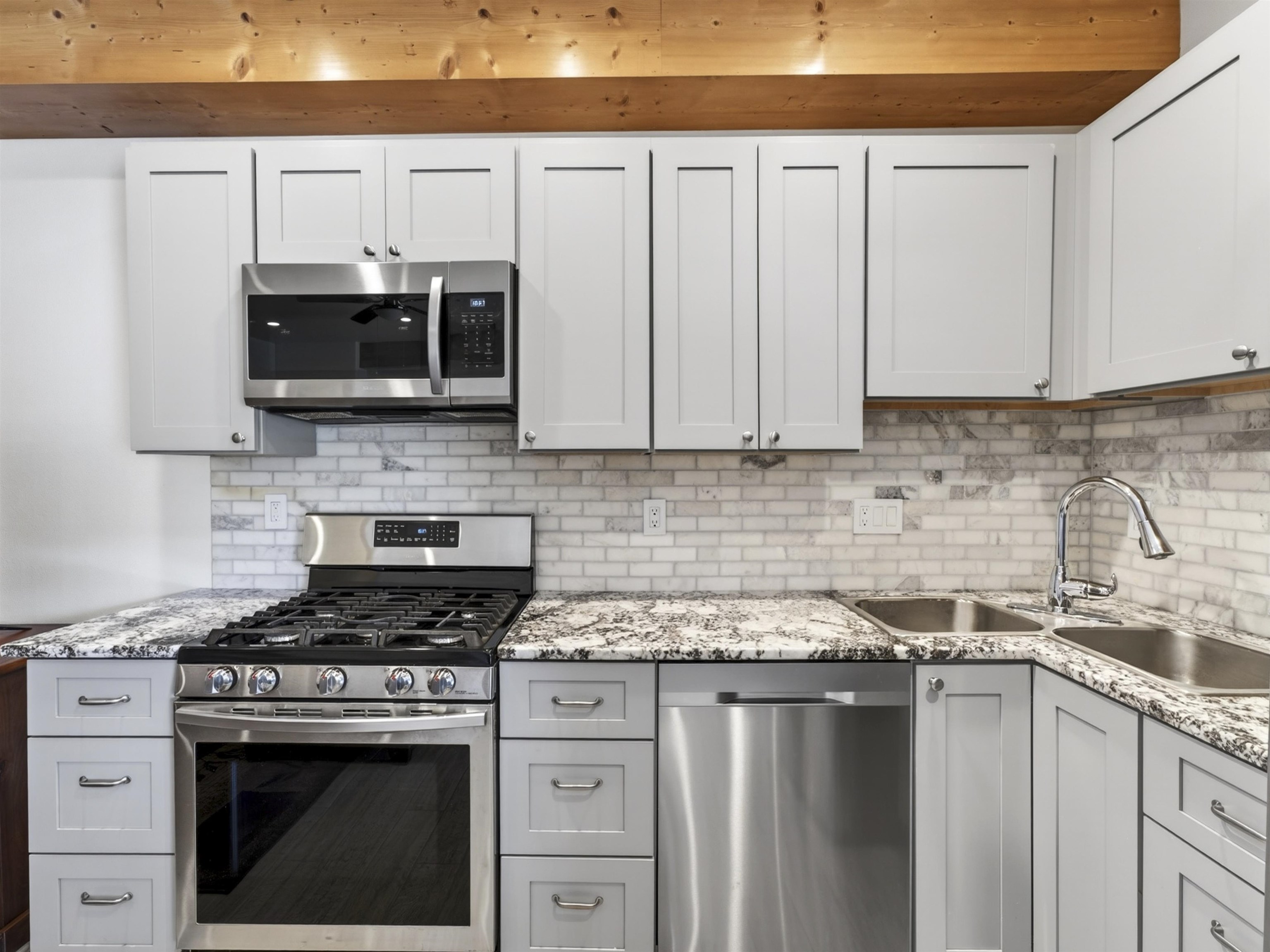 3465 Mountain View Blvd 2A