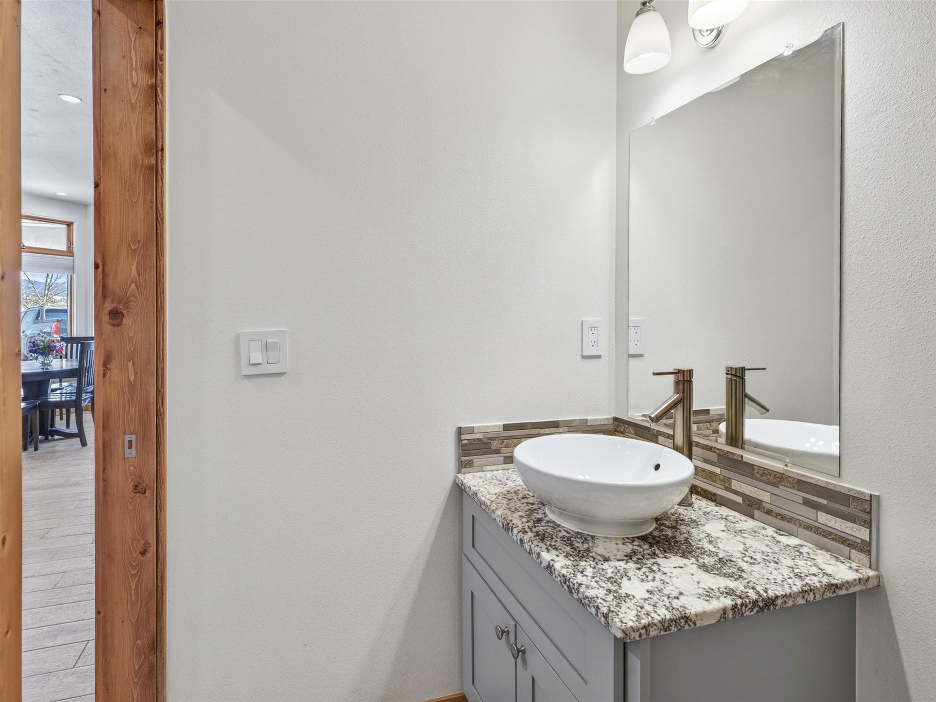 3465 Mountain View Blvd 2A