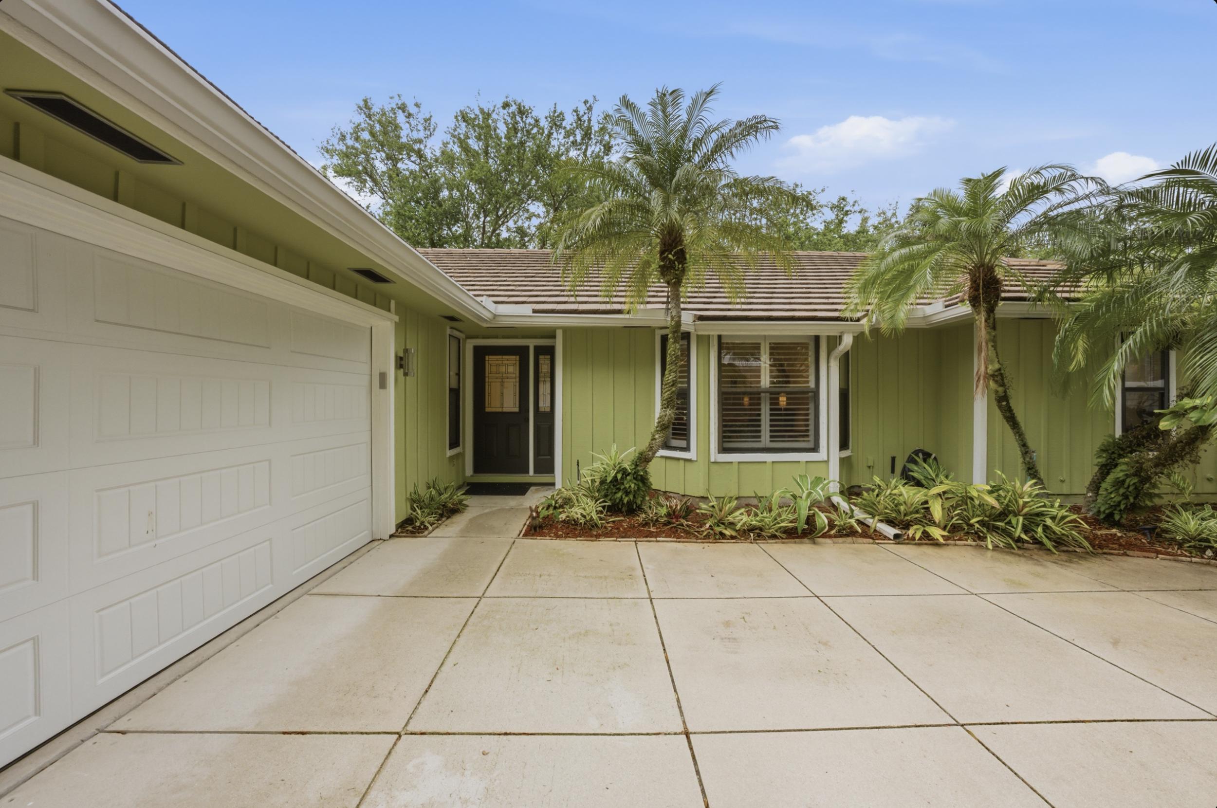 18546 Lake Bend Drive