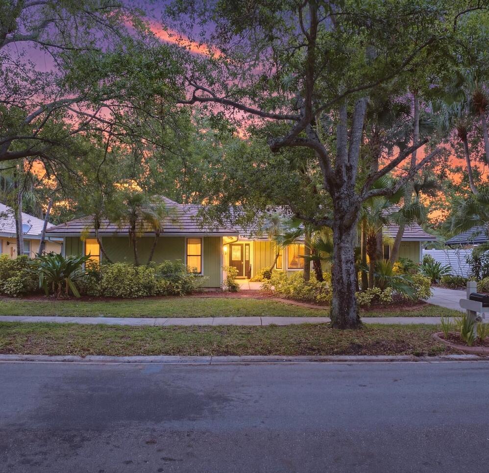 18546 Lake Bend Drive