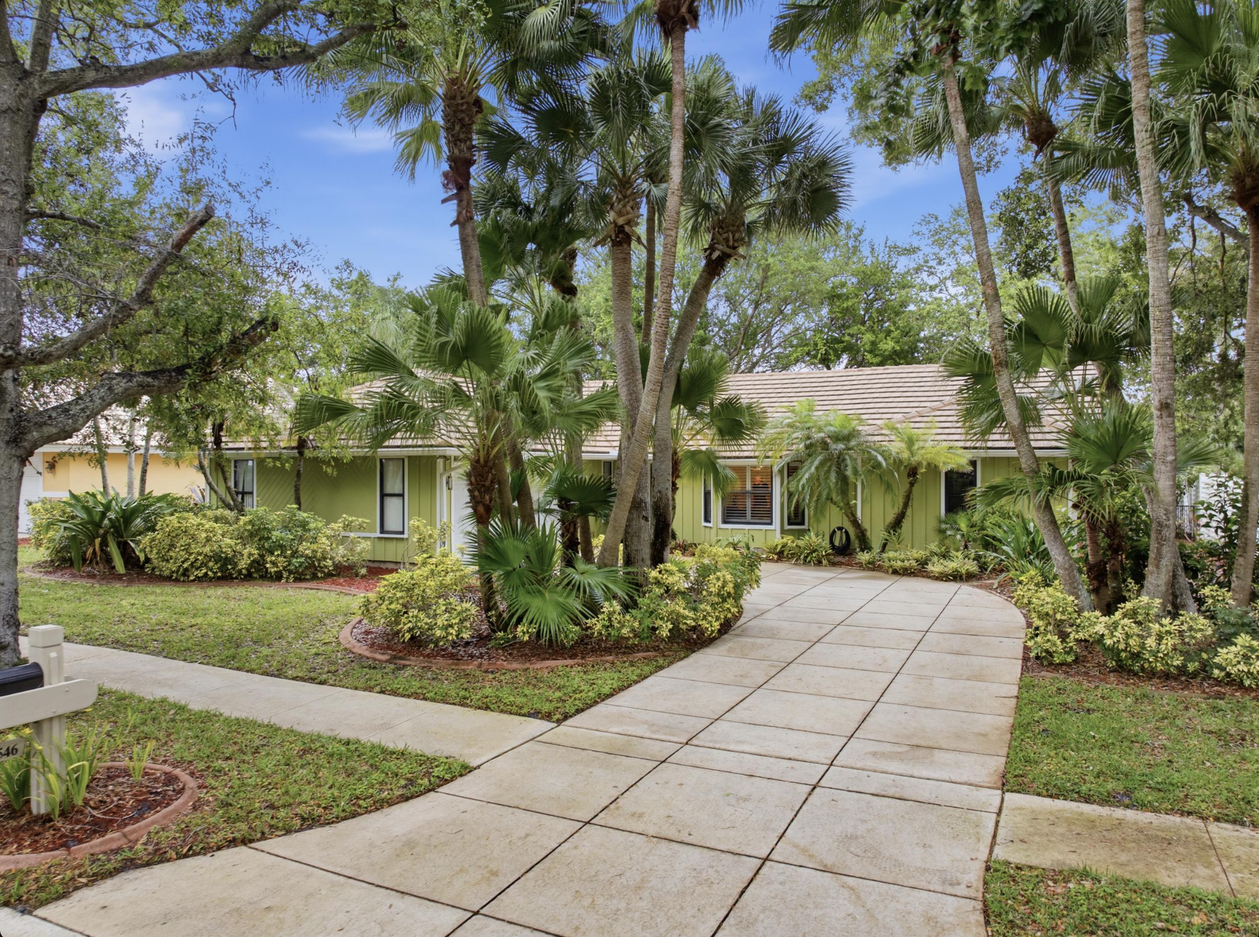 18546 Lake Bend Drive