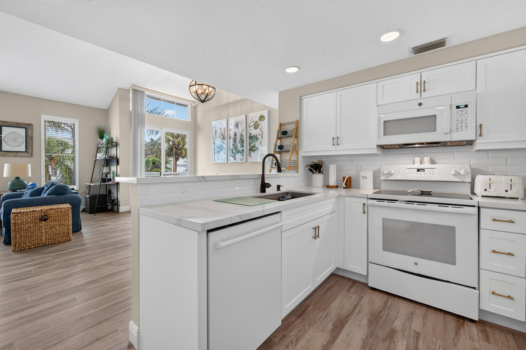 909 Mainsail Circle