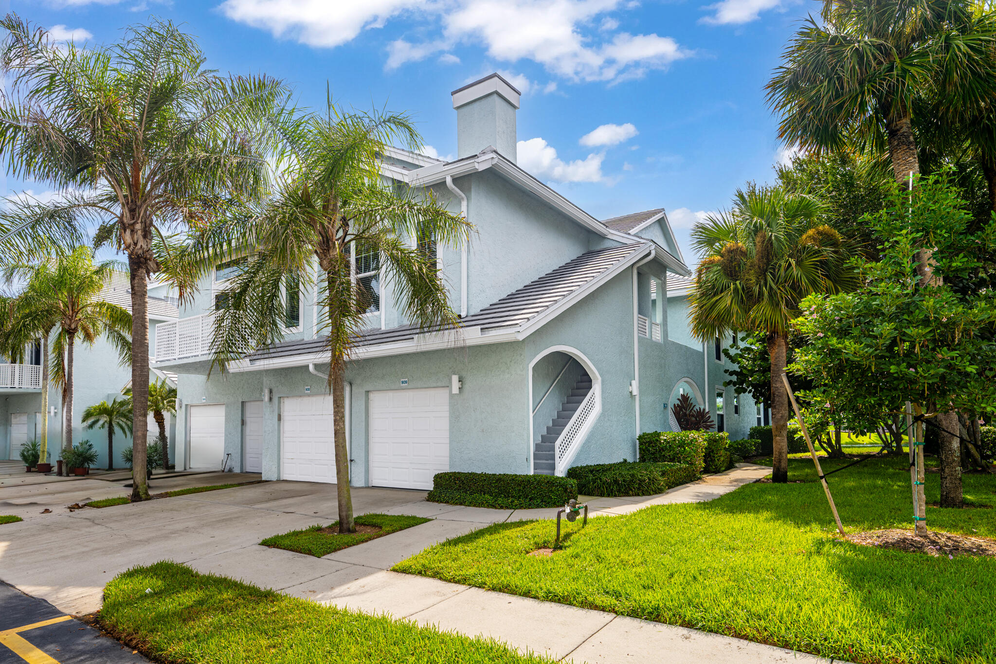 909 Mainsail Circle