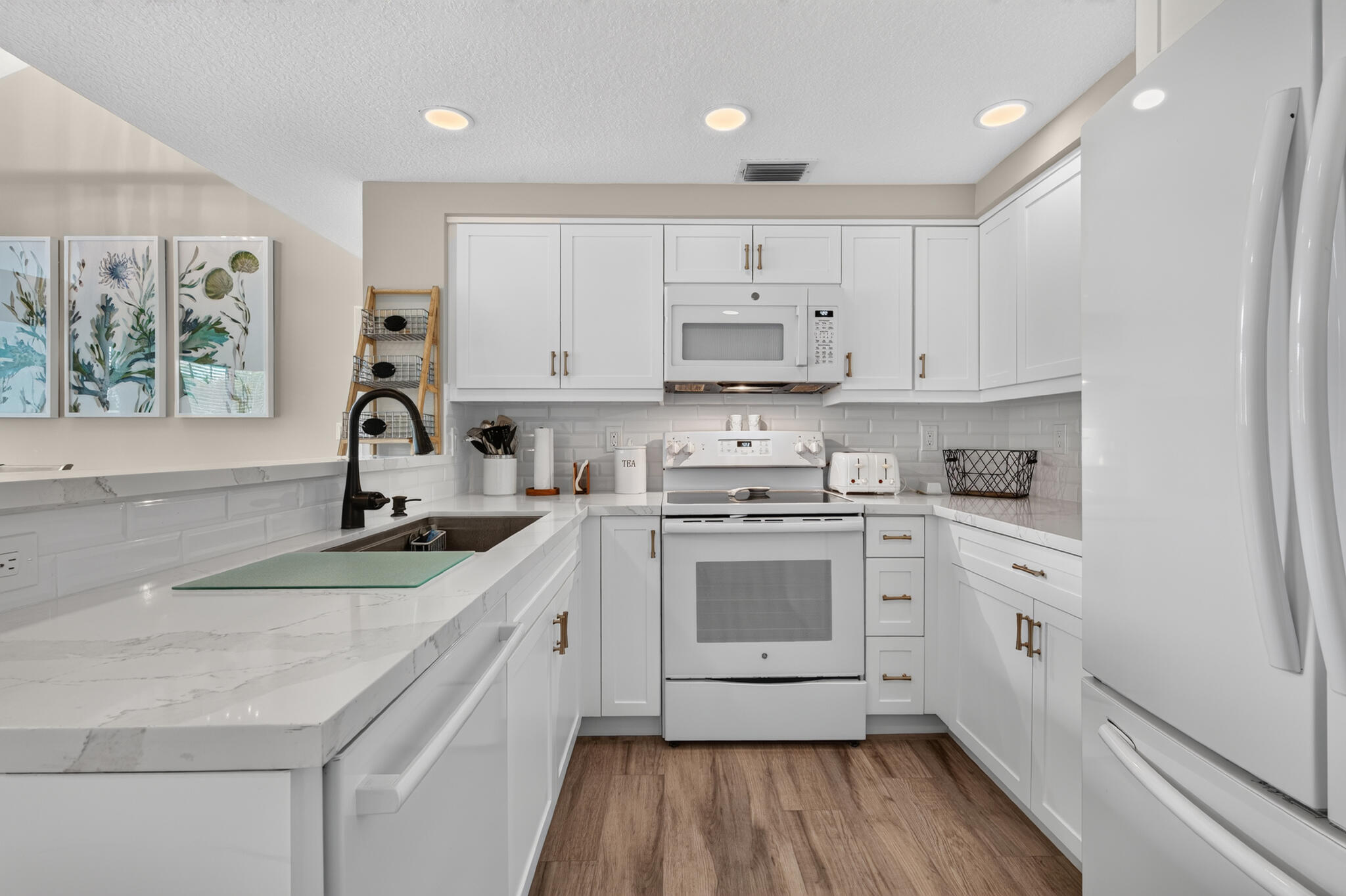 909 Mainsail Circle