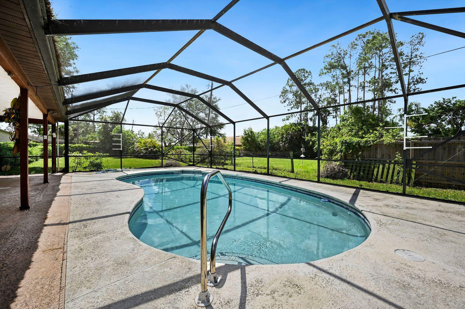 350 NE Gulfstream Avenue