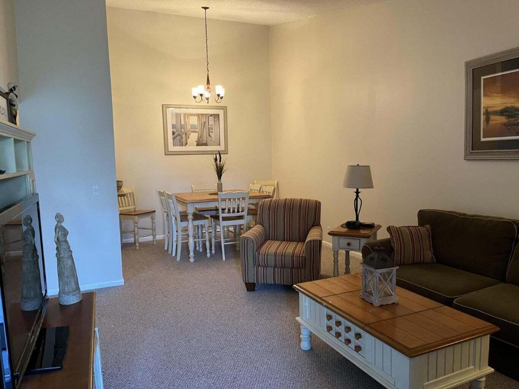 6327 Chasewood Drive G, Jupiter Unit: G