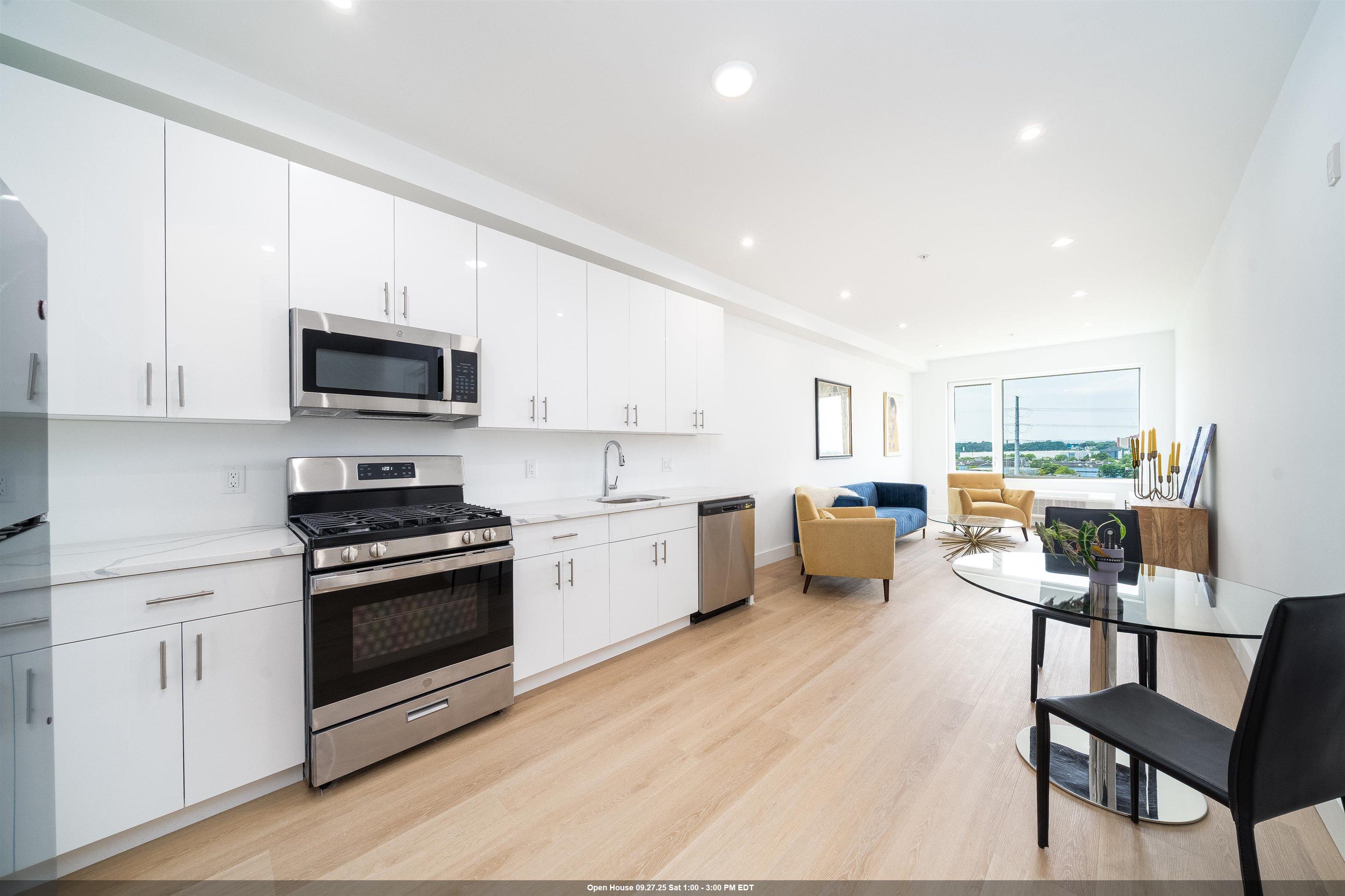 3309 LIBERTY AVE Unit: 202