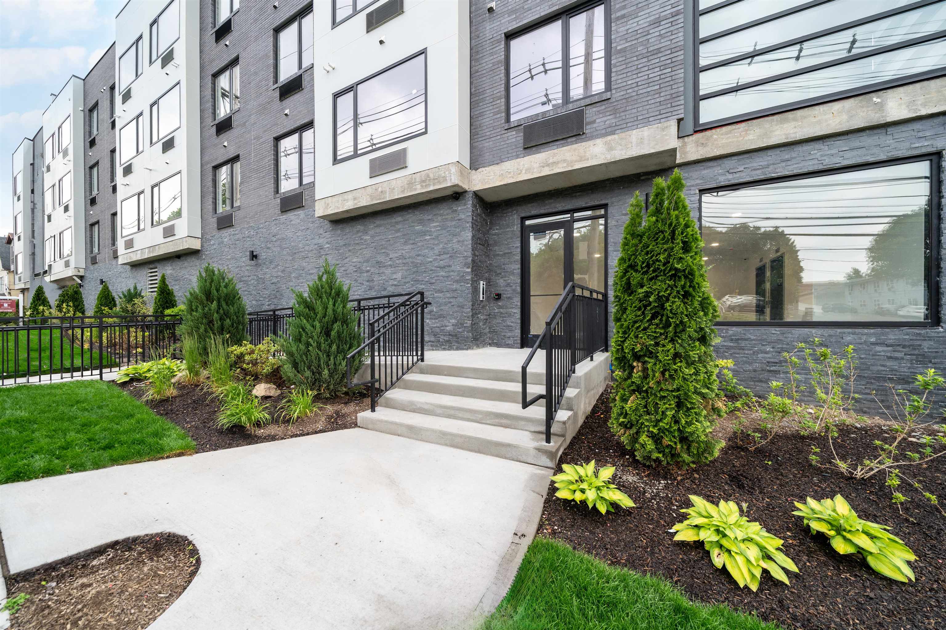 3309 LIBERTY AVE Unit: 304