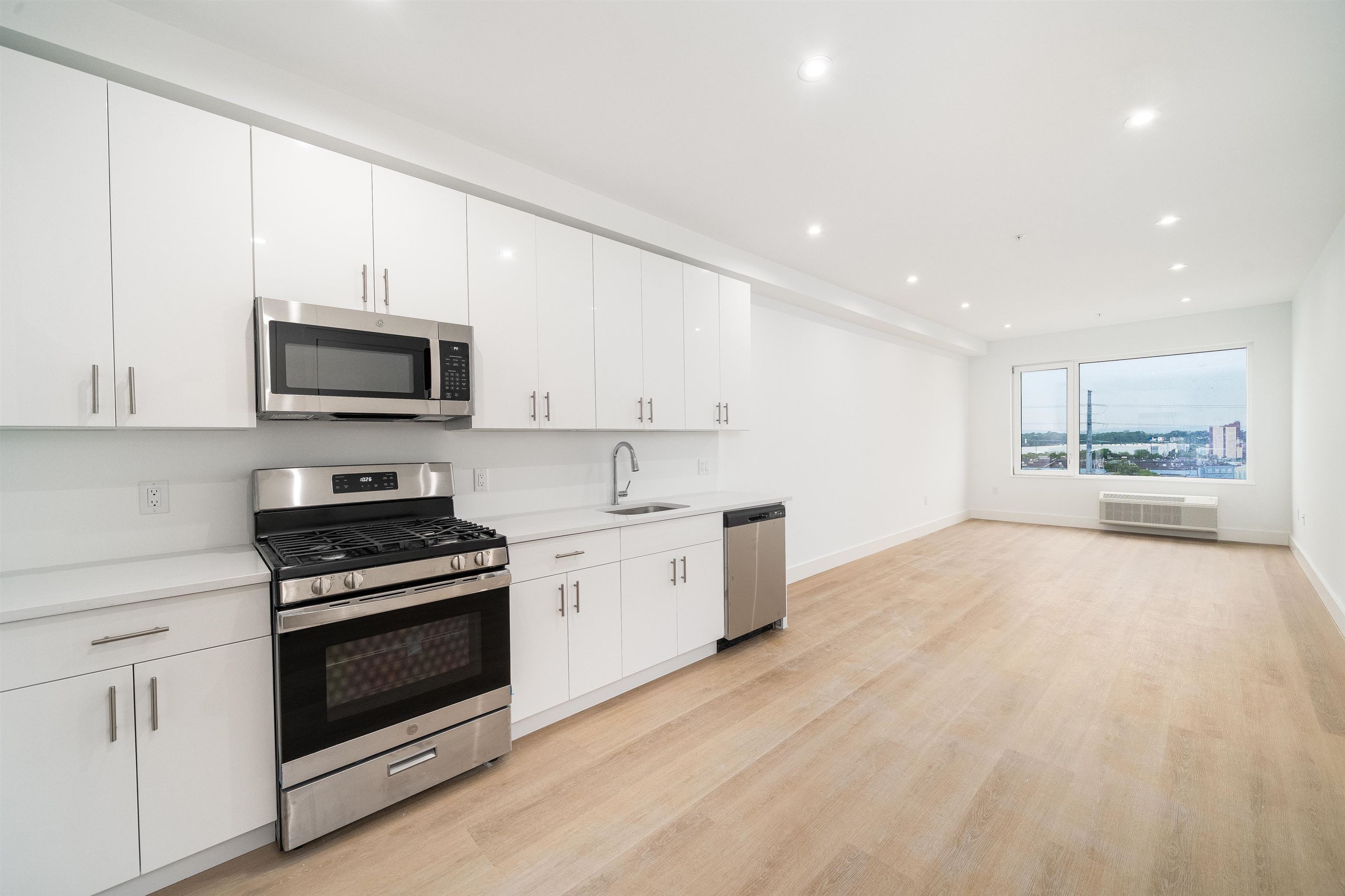 3309 LIBERTY AVE Unit: 403