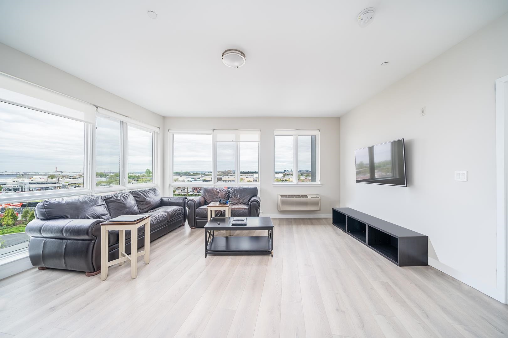 16 BENNETT ST Unit: 215