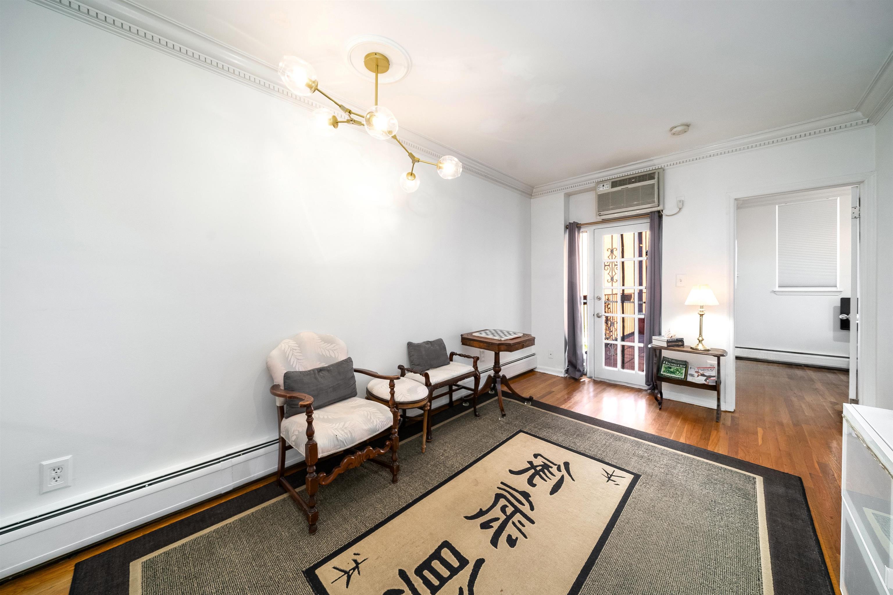 278 MONMOUTH ST Unit: 2L
