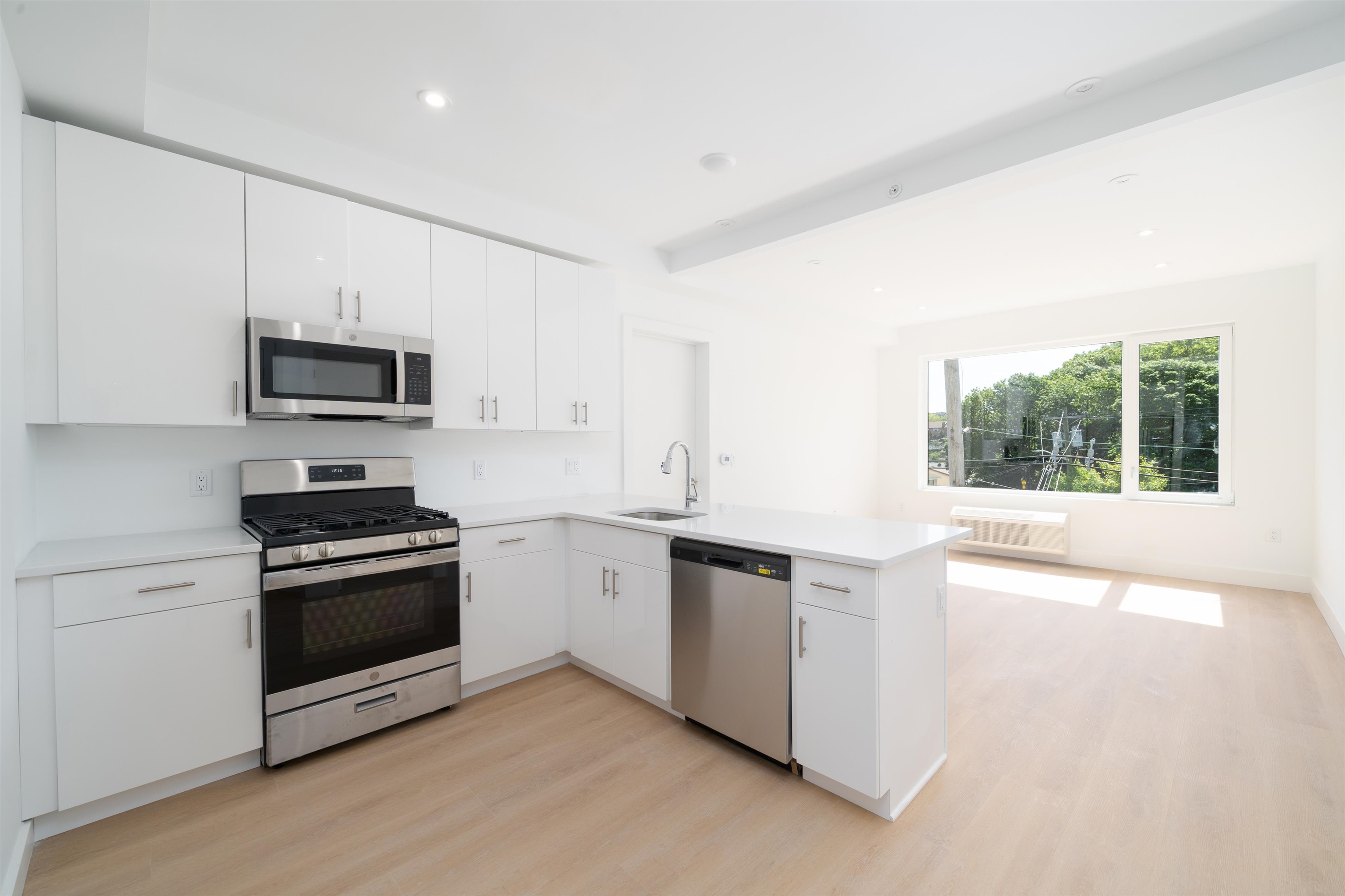 3309 LIBERTY AVE Unit: 312