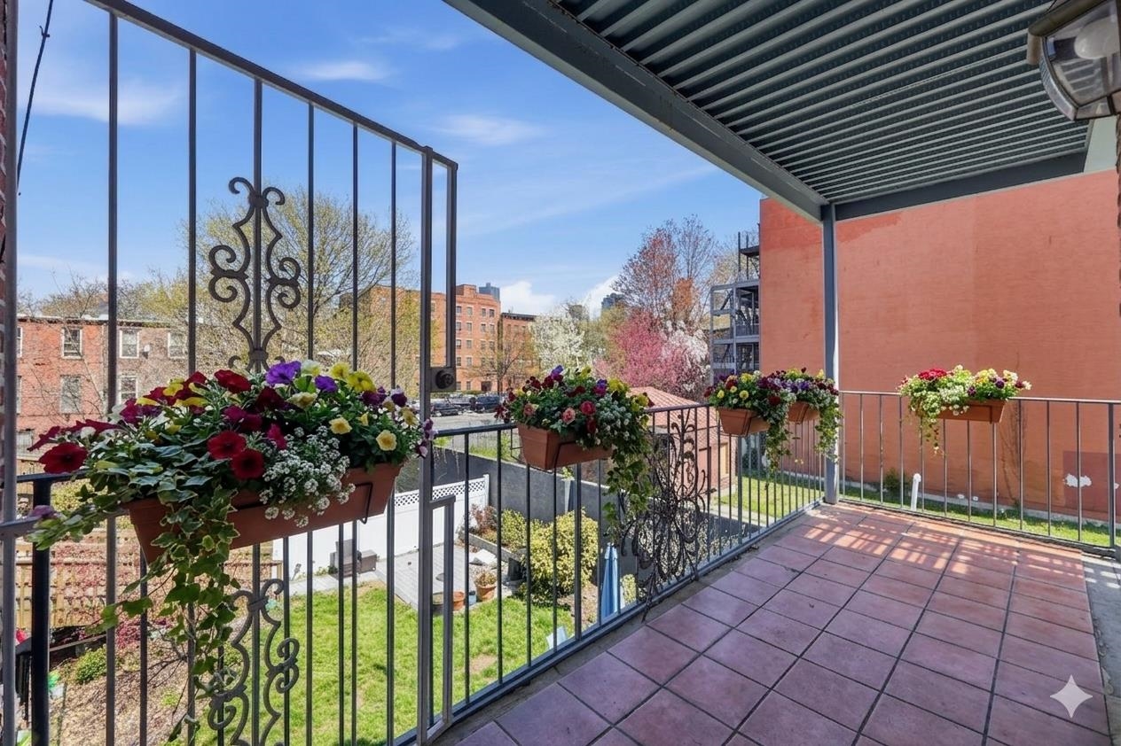 278 MONMOUTH ST Unit: 2L