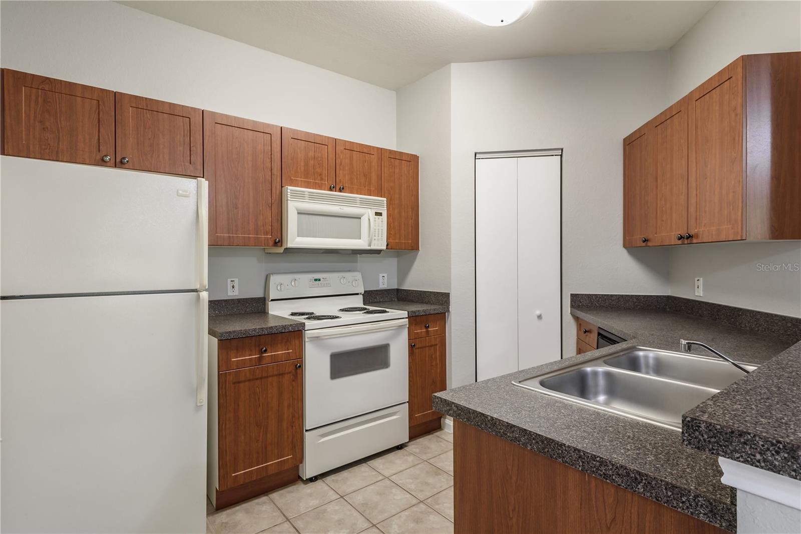 2262 CHIANTI PL #5-0526