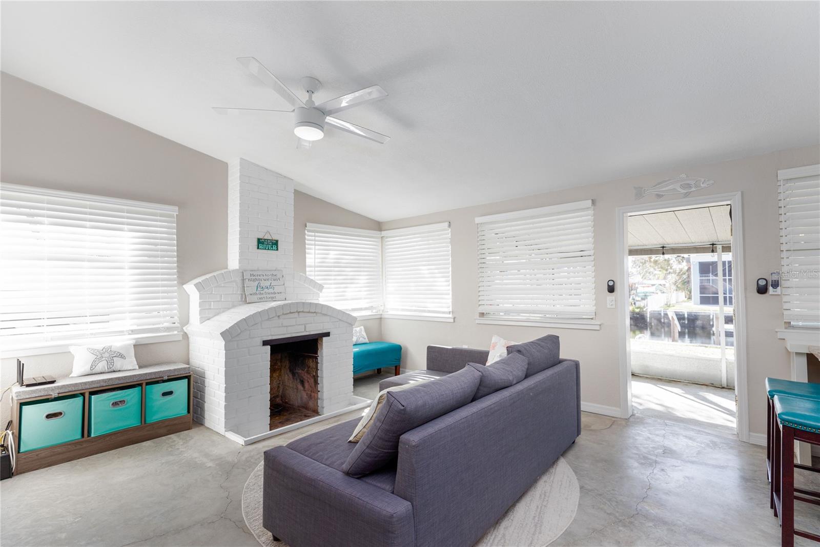 5461 CIRCLE DR