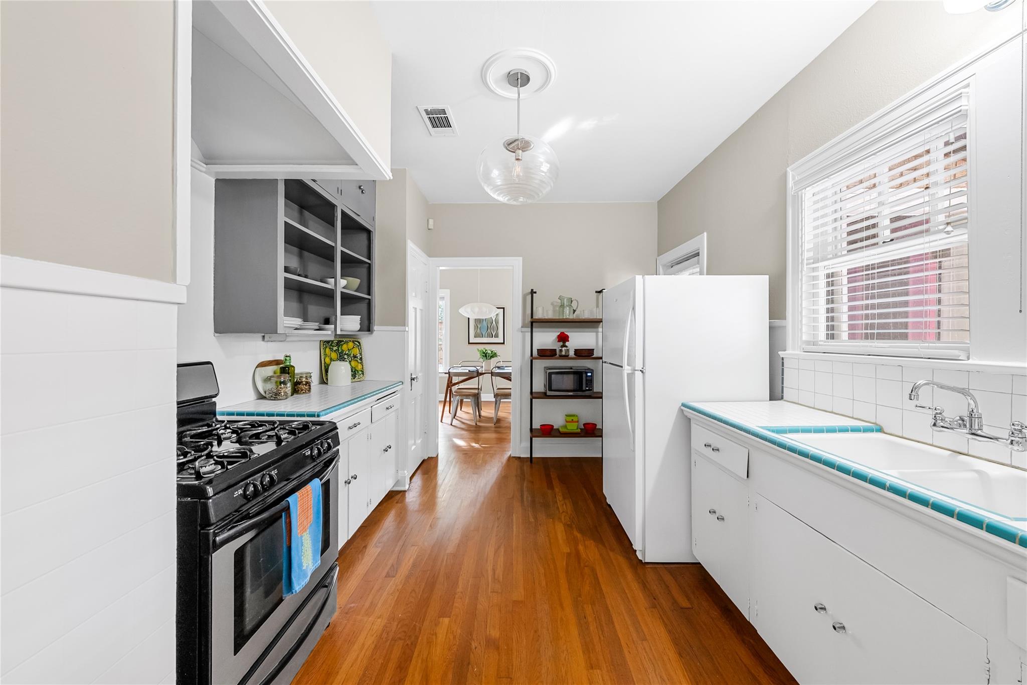 1406 W 13TH ST
