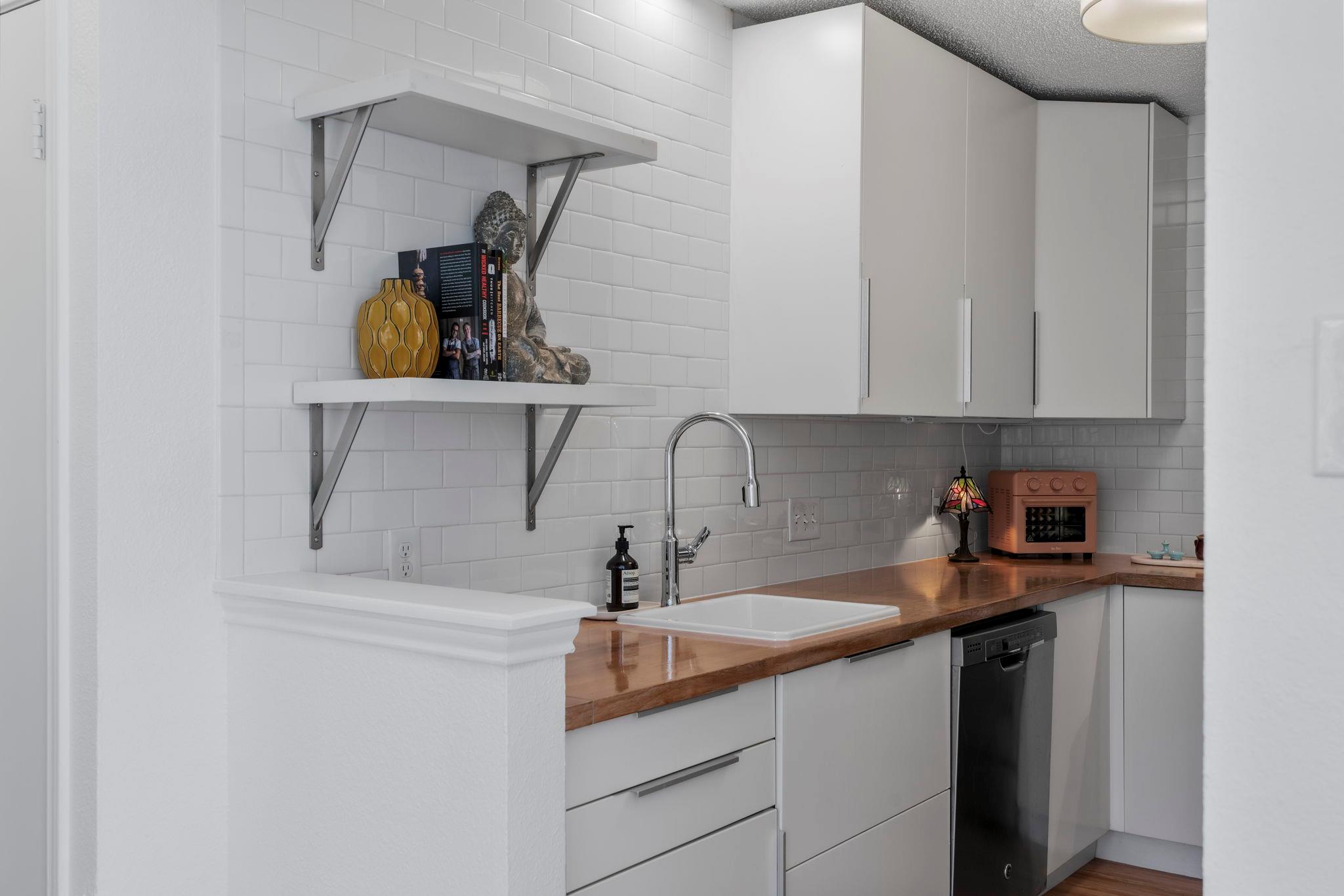 2706 Holly Springs CT