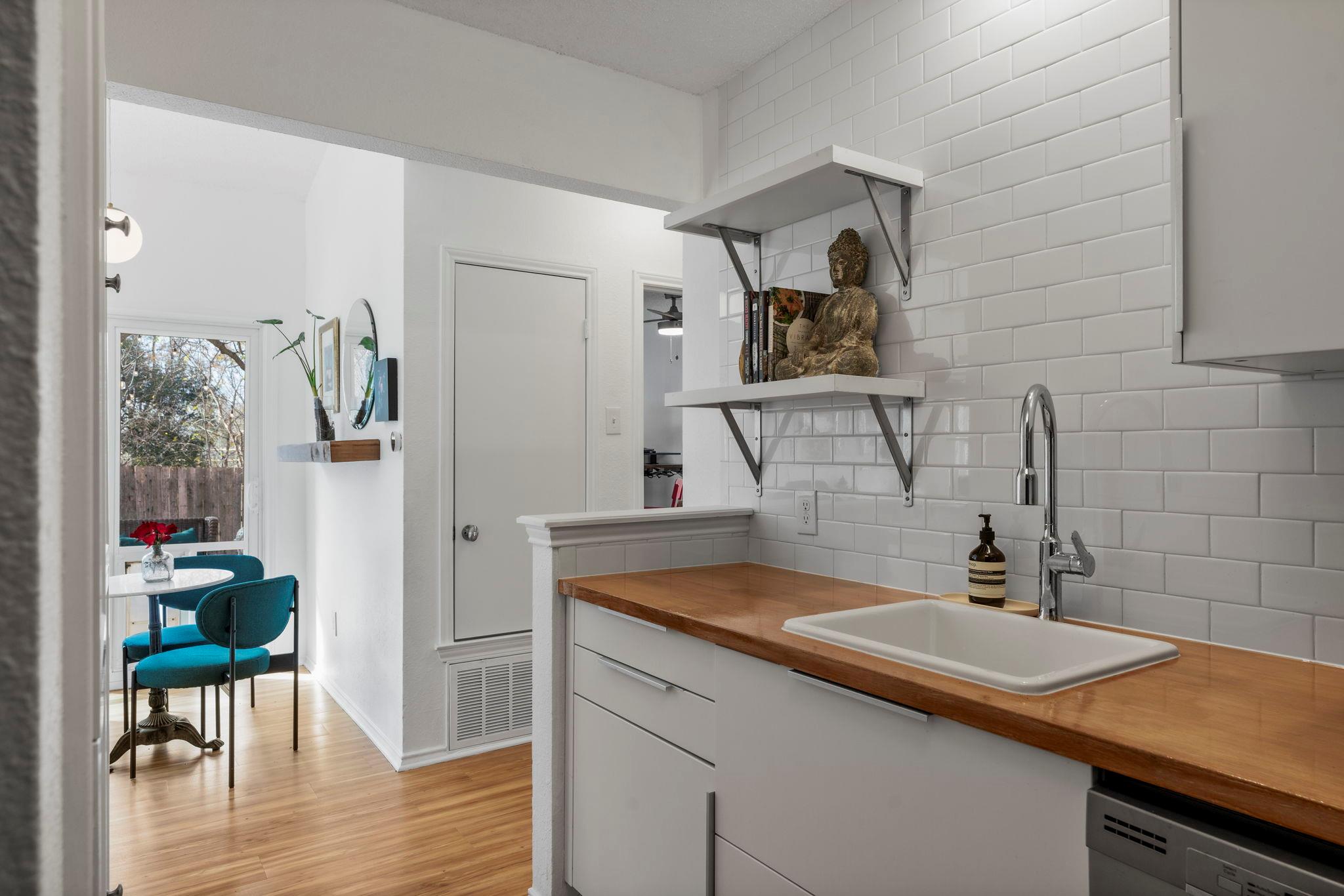 2706 Holly Springs CT