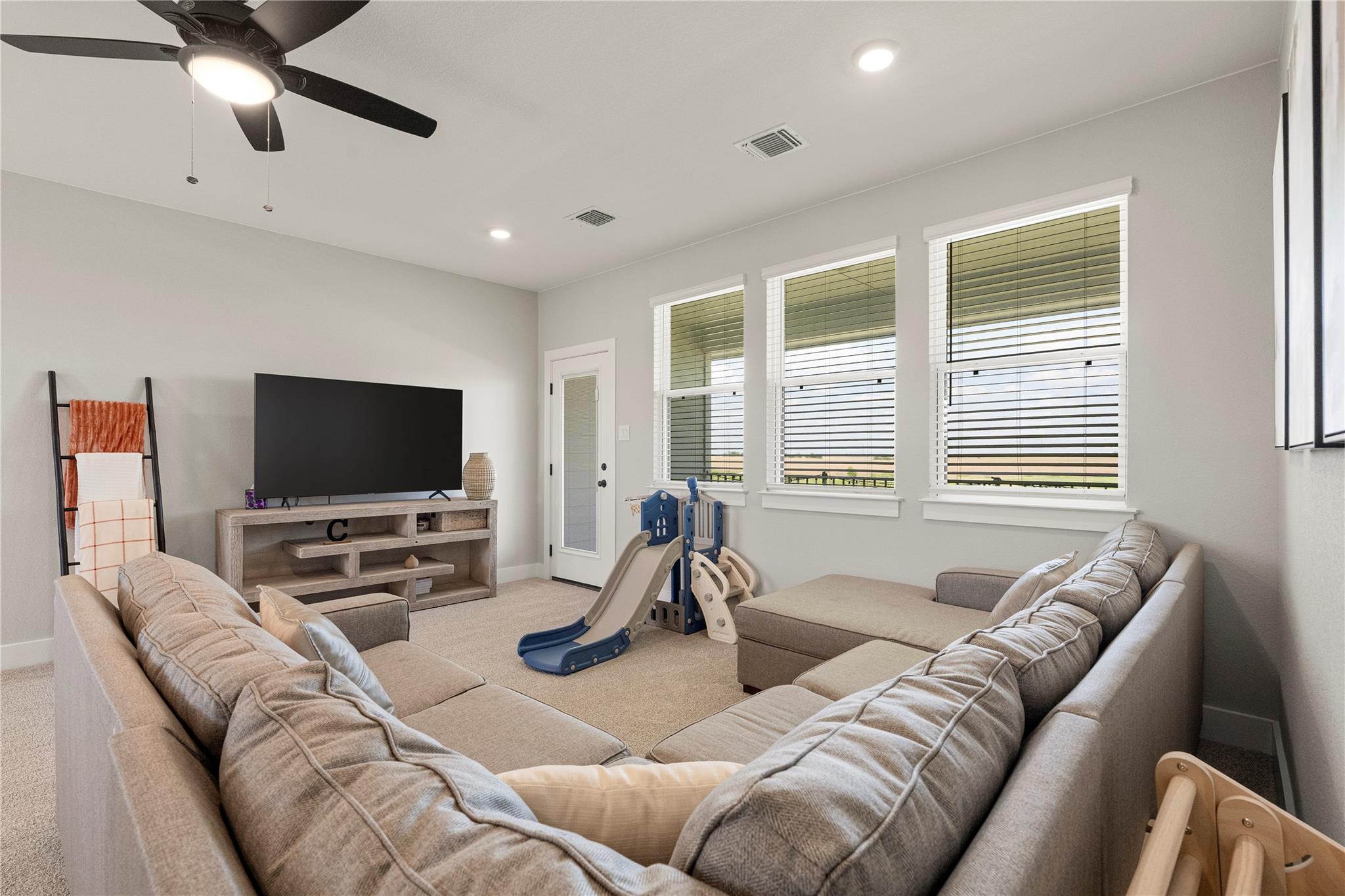 20225 Dustin LN