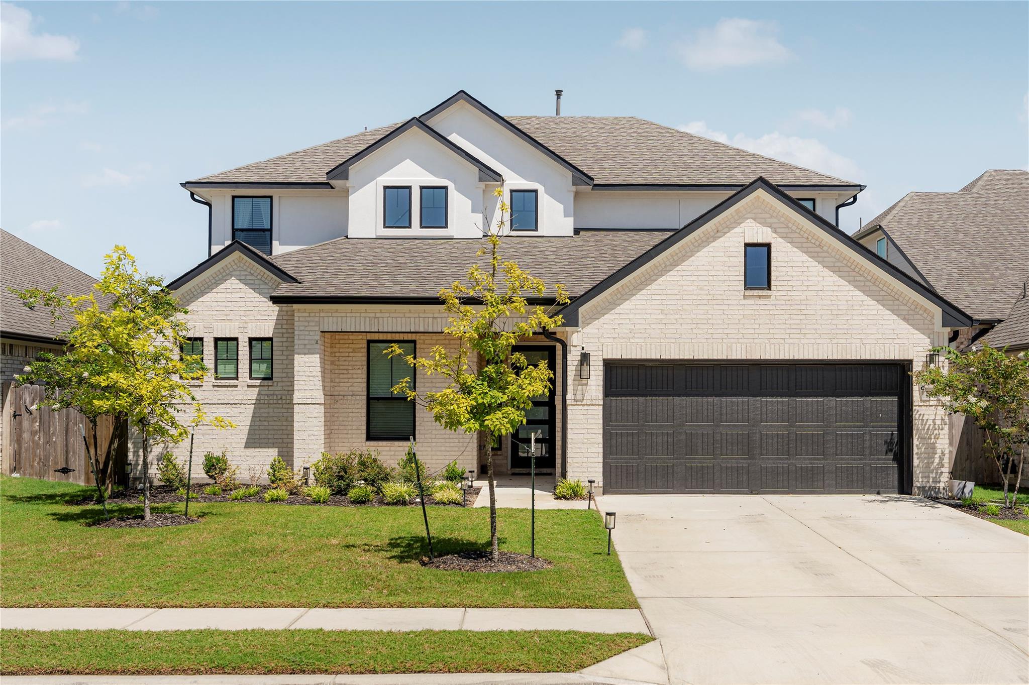 20225 Dustin LN