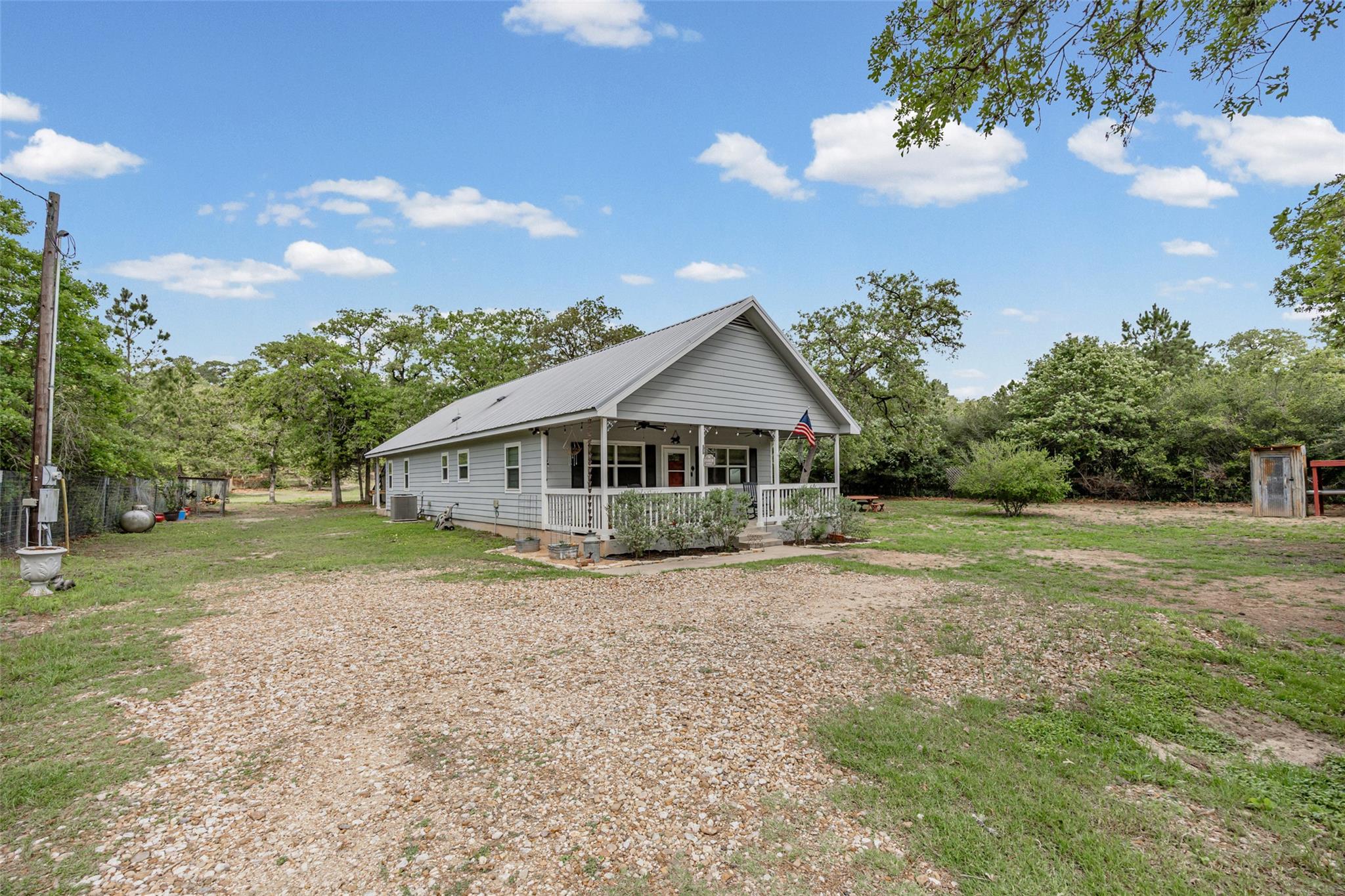 198 W Kelley RD