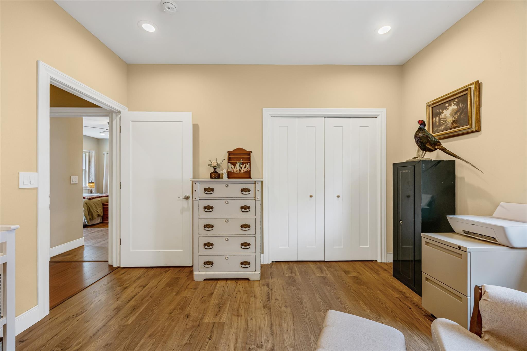 198 W Kelley RD