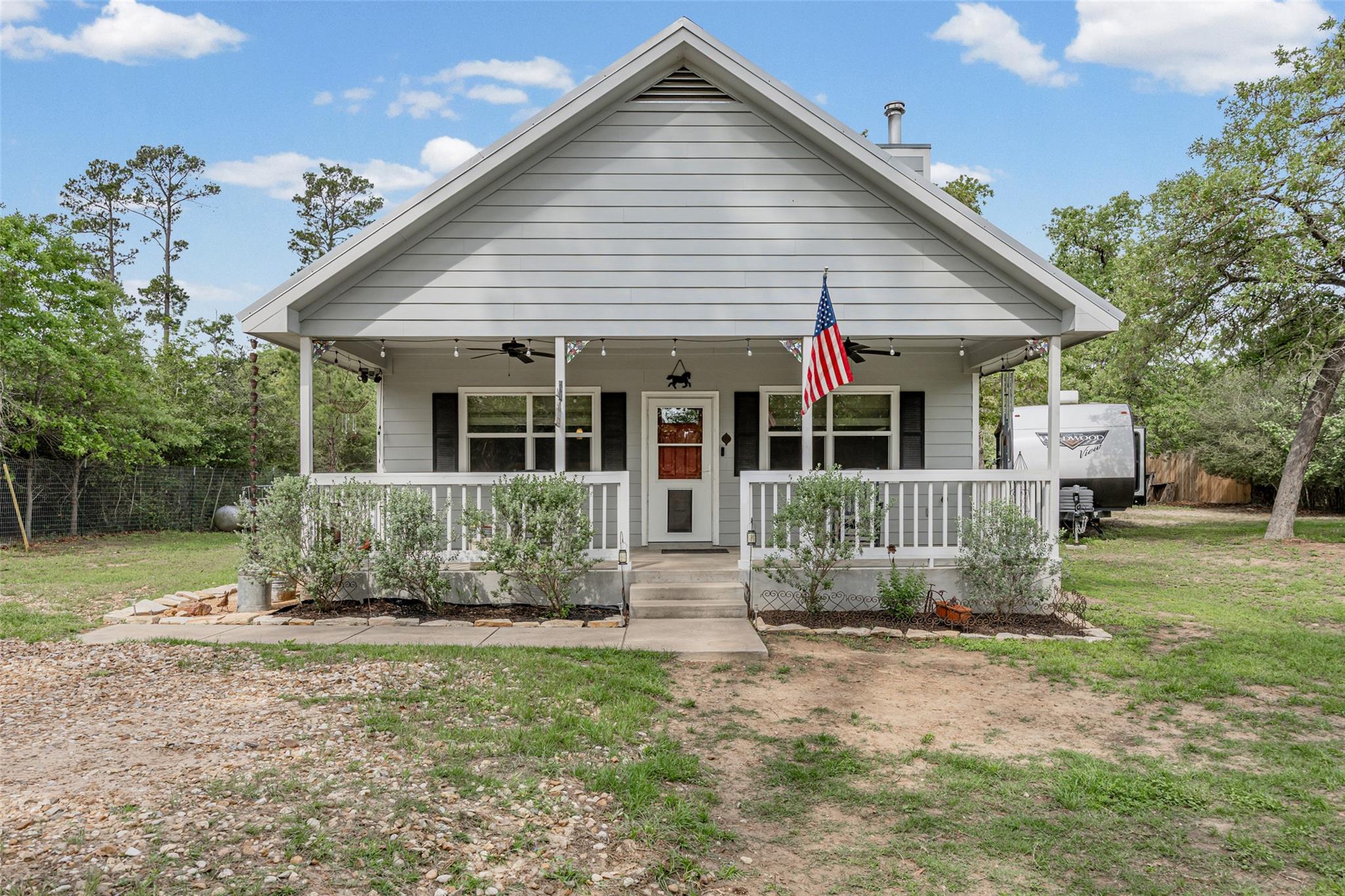 198 W Kelley RD