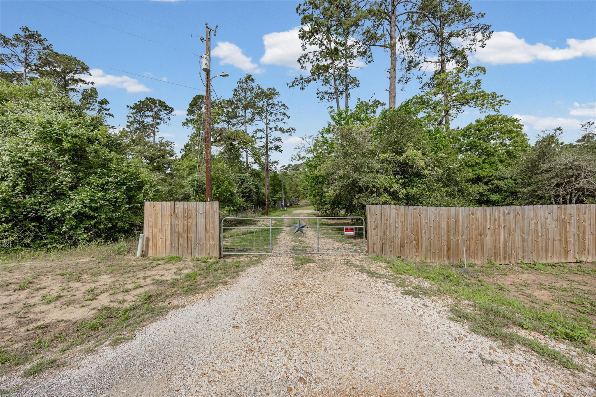198 W Kelley RD