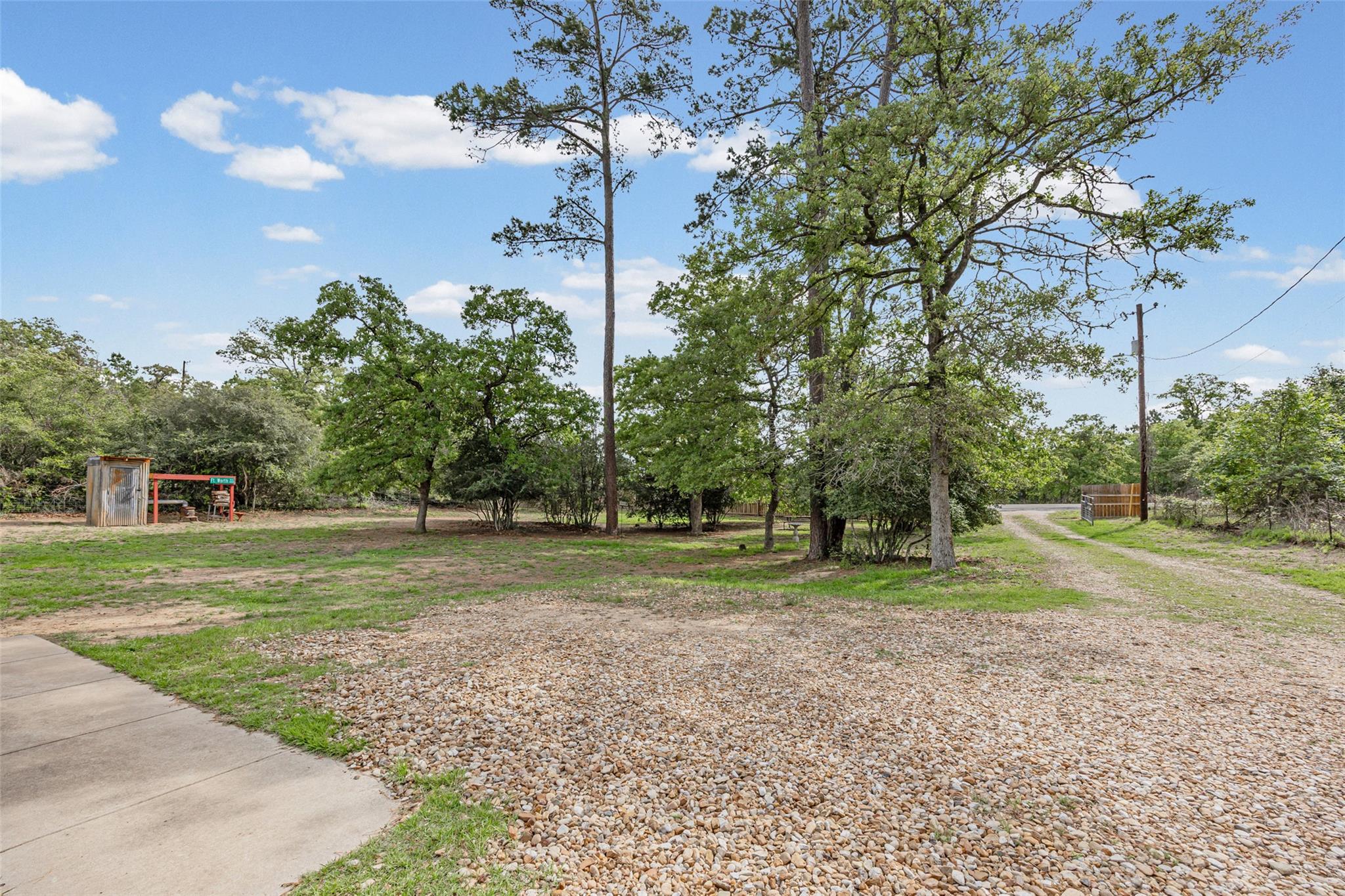 198 W Kelley RD
