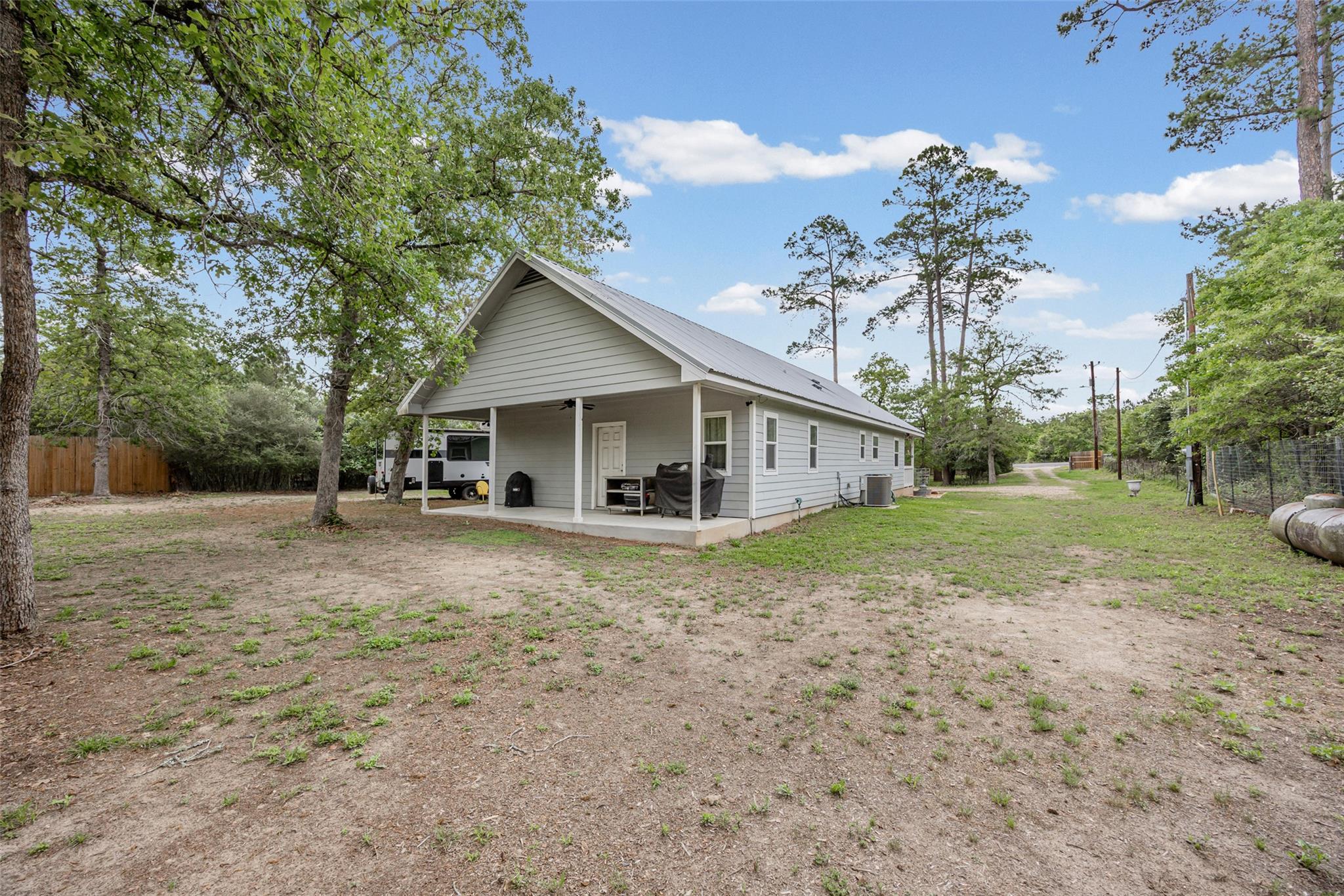 198 W Kelley RD