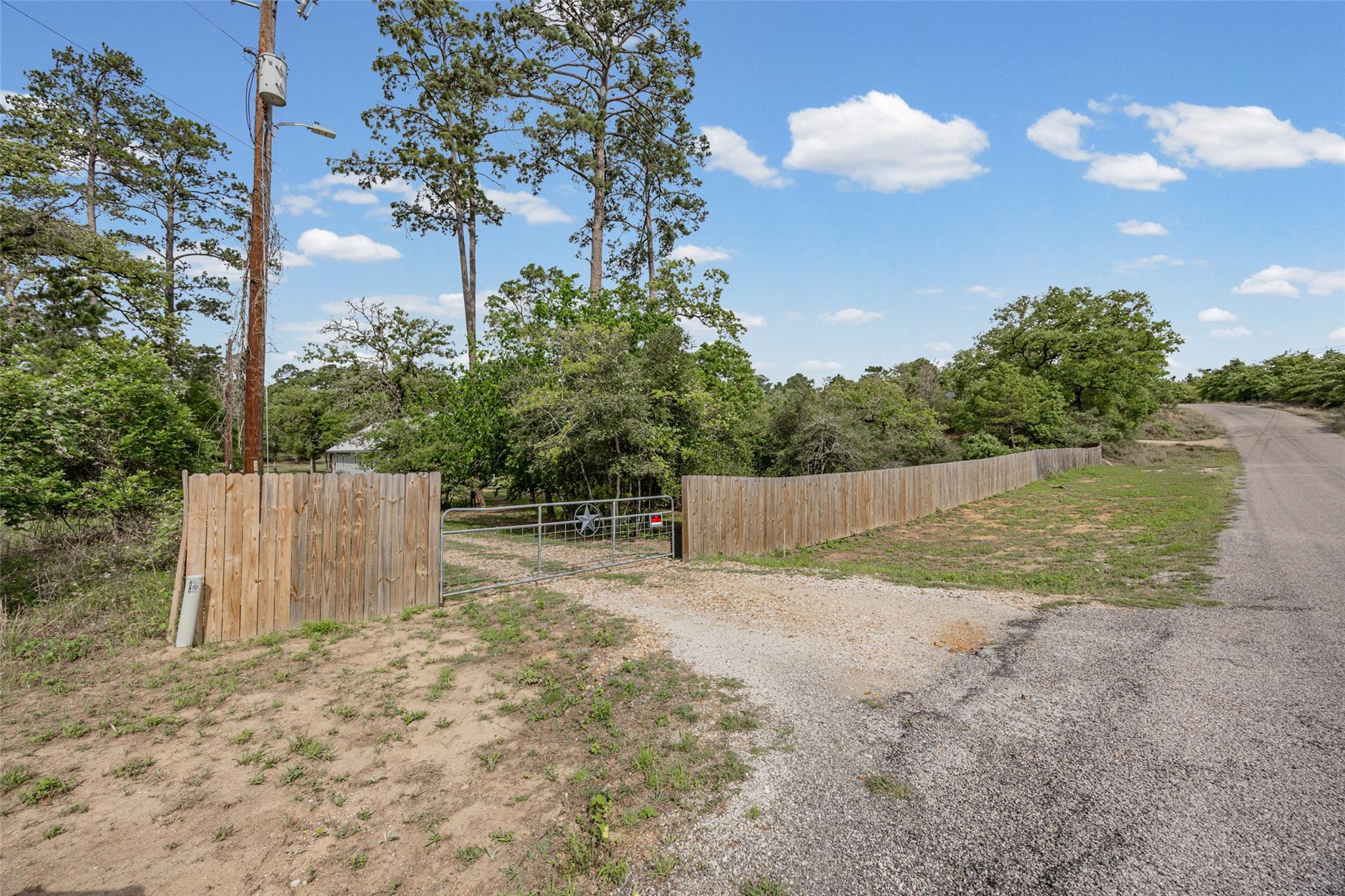 198 W Kelley RD