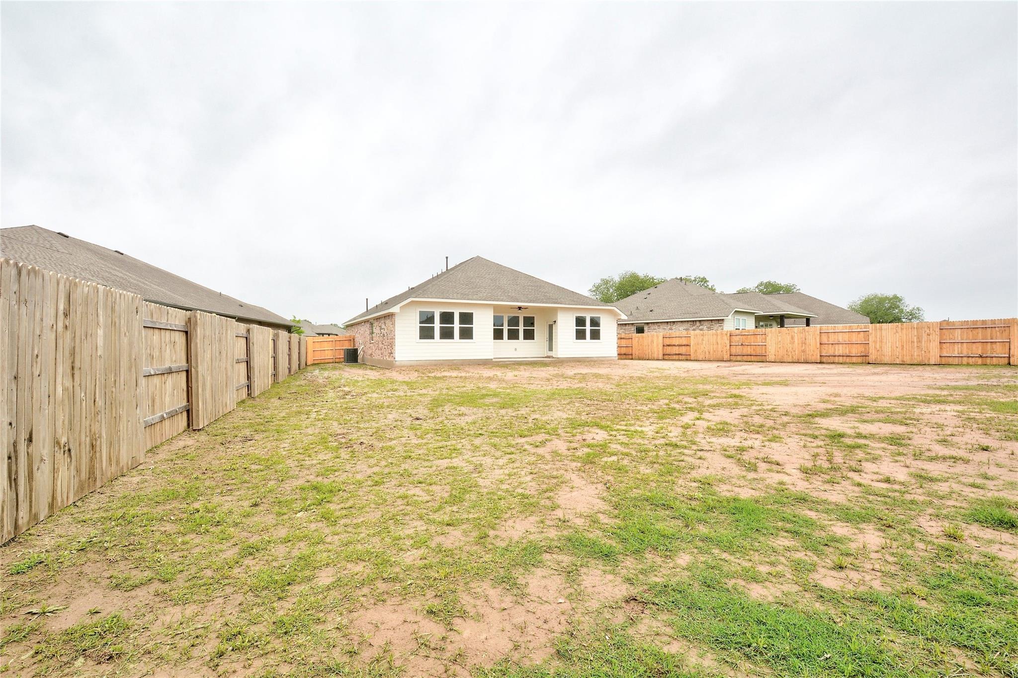 134 Edgewater TRL