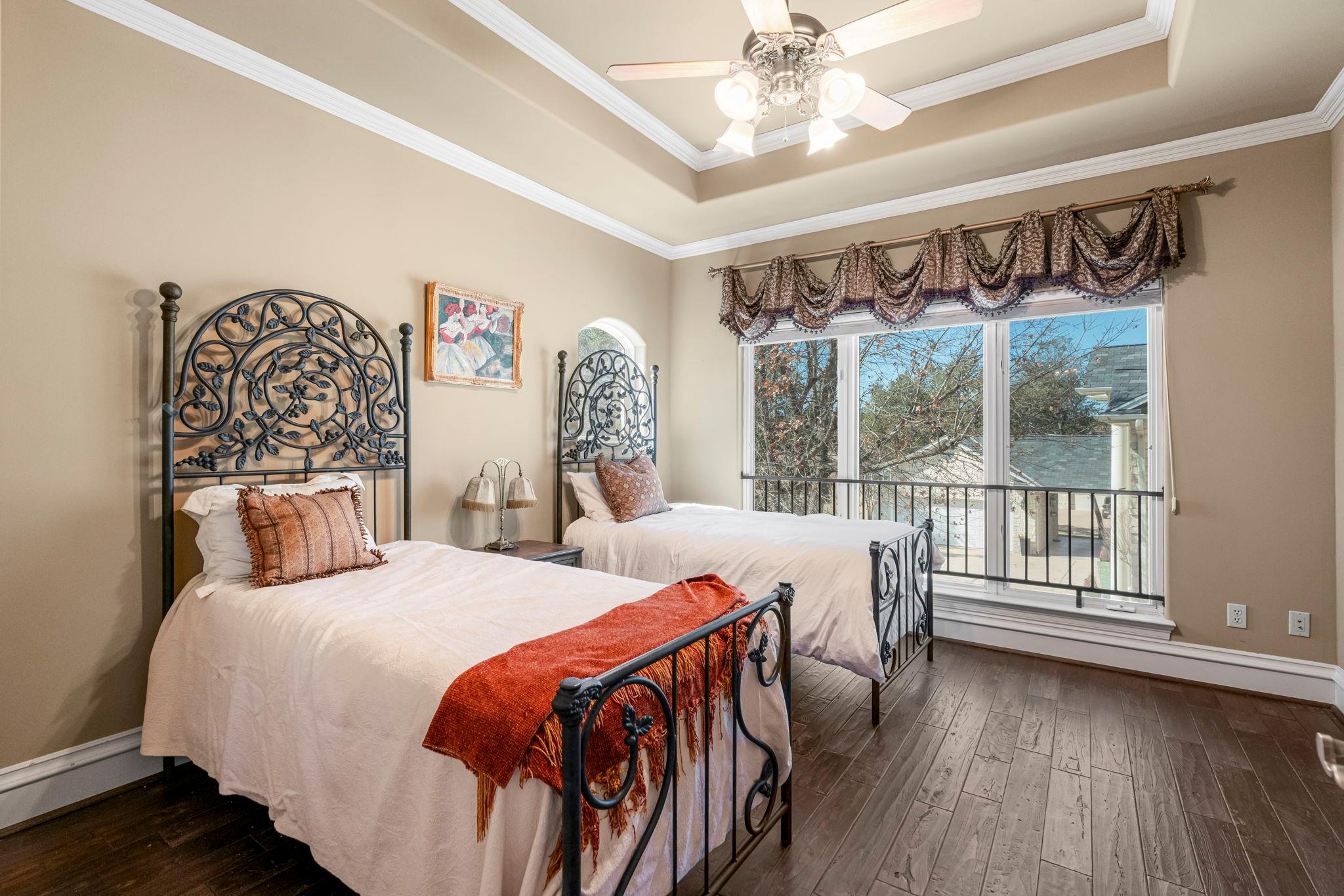 401 Brooks Hollow RD