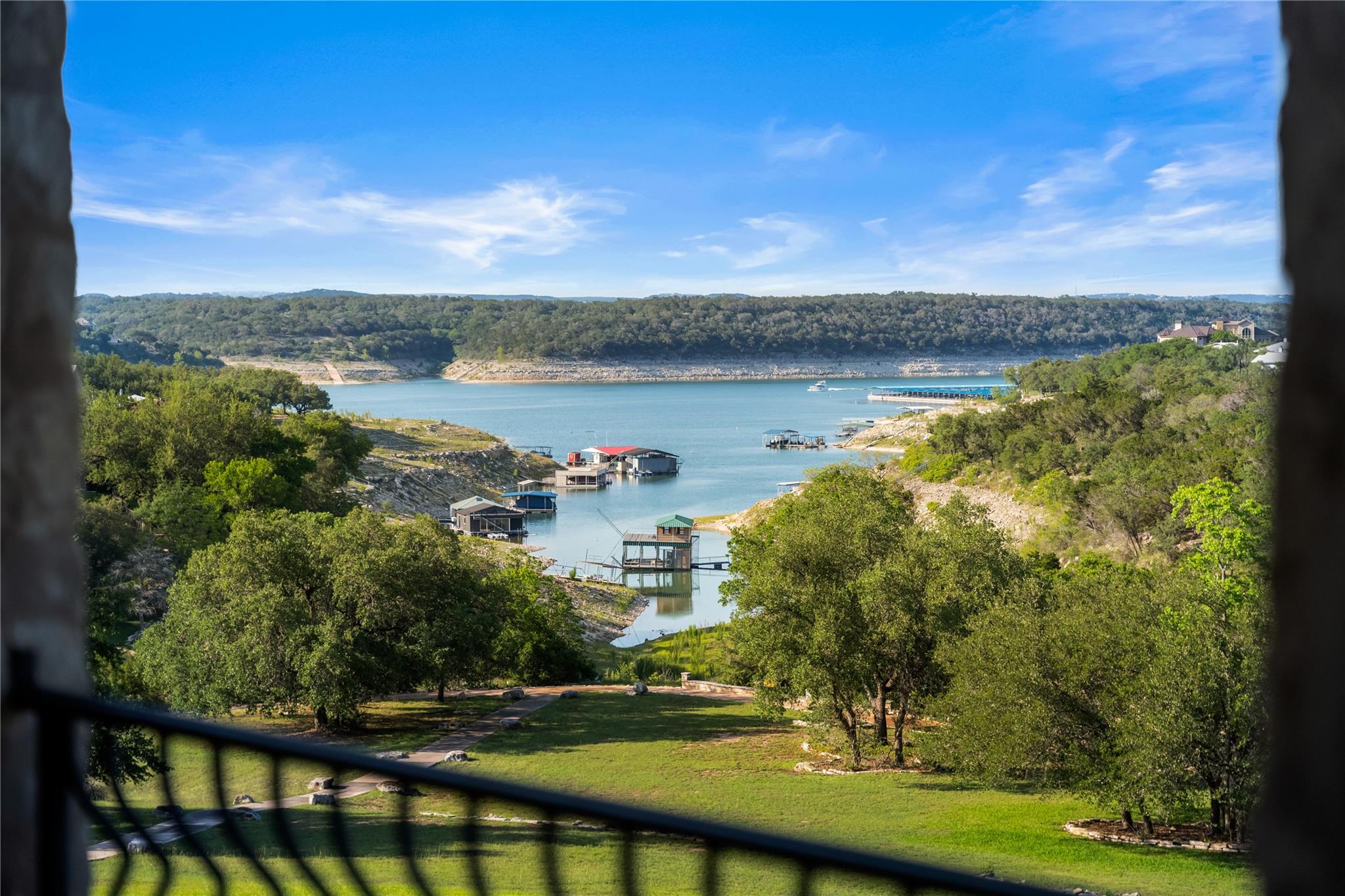 401 Brooks Hollow RD