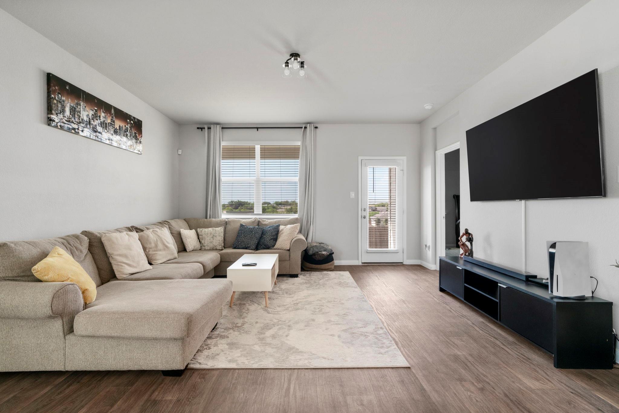 212 Apache Plum DR, Kyle