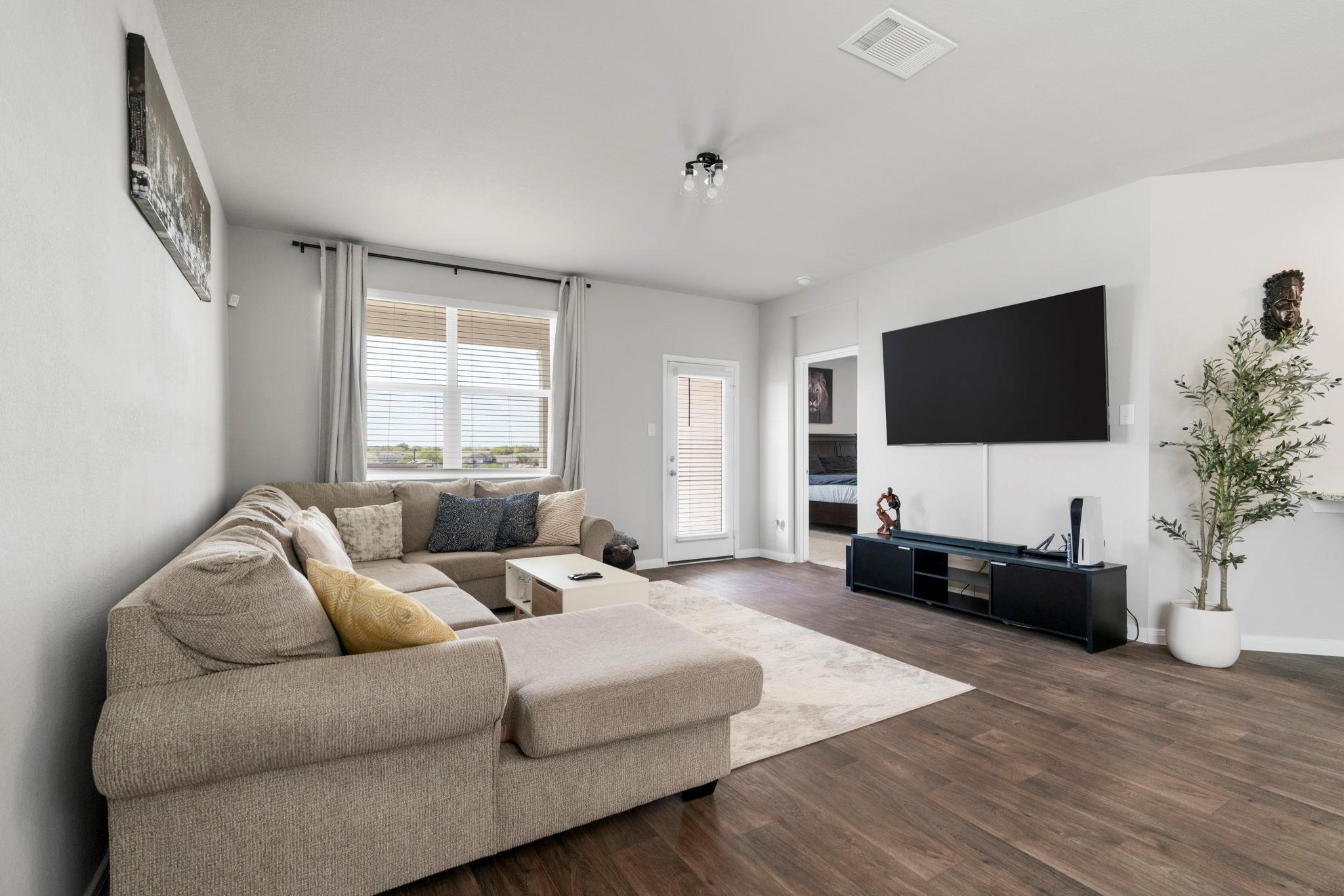 212 Apache Plum DR, Kyle