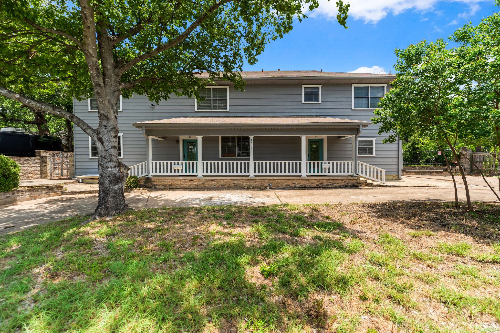 1303 Newfield LN