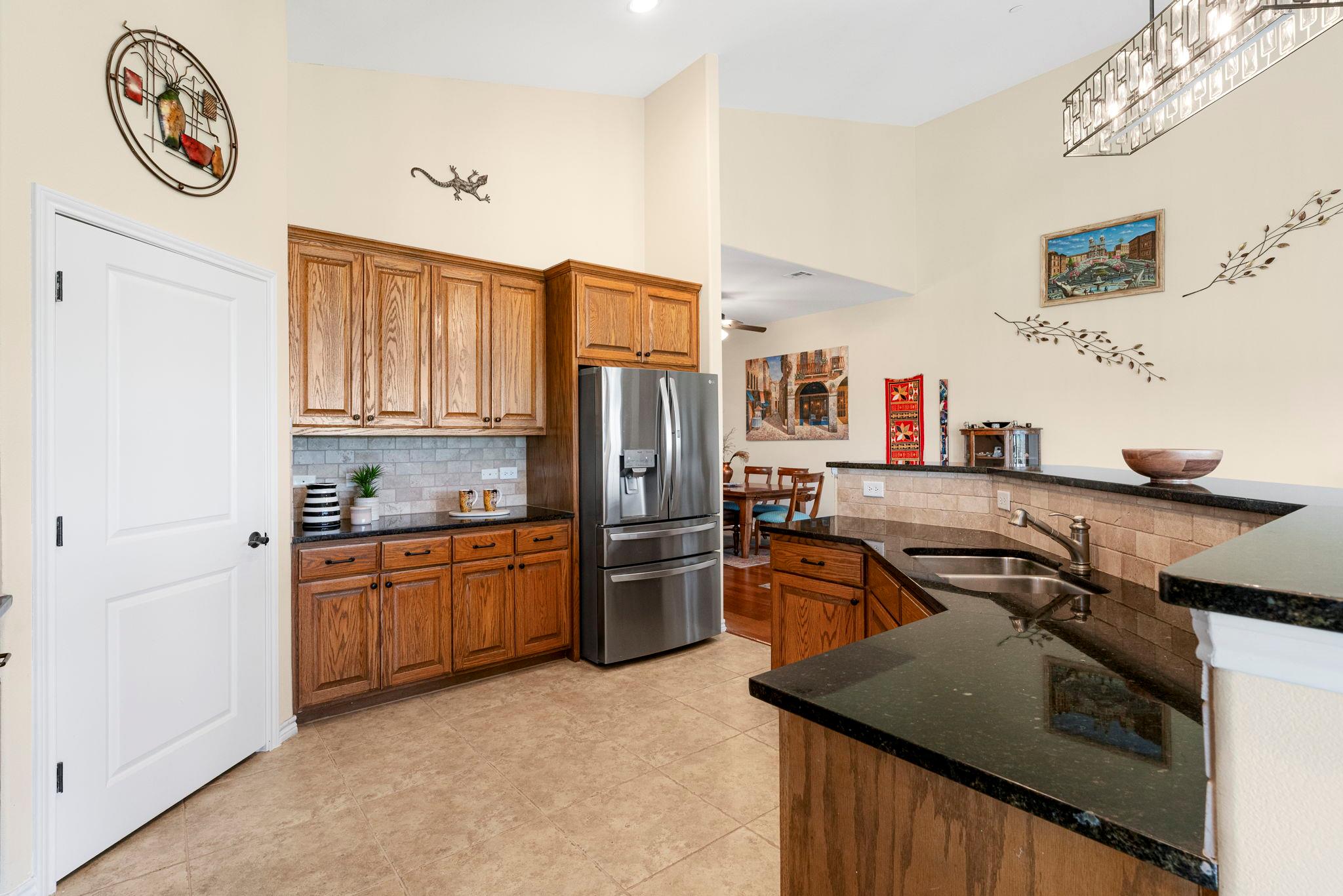 2601 N Quinlan Park RD # 401