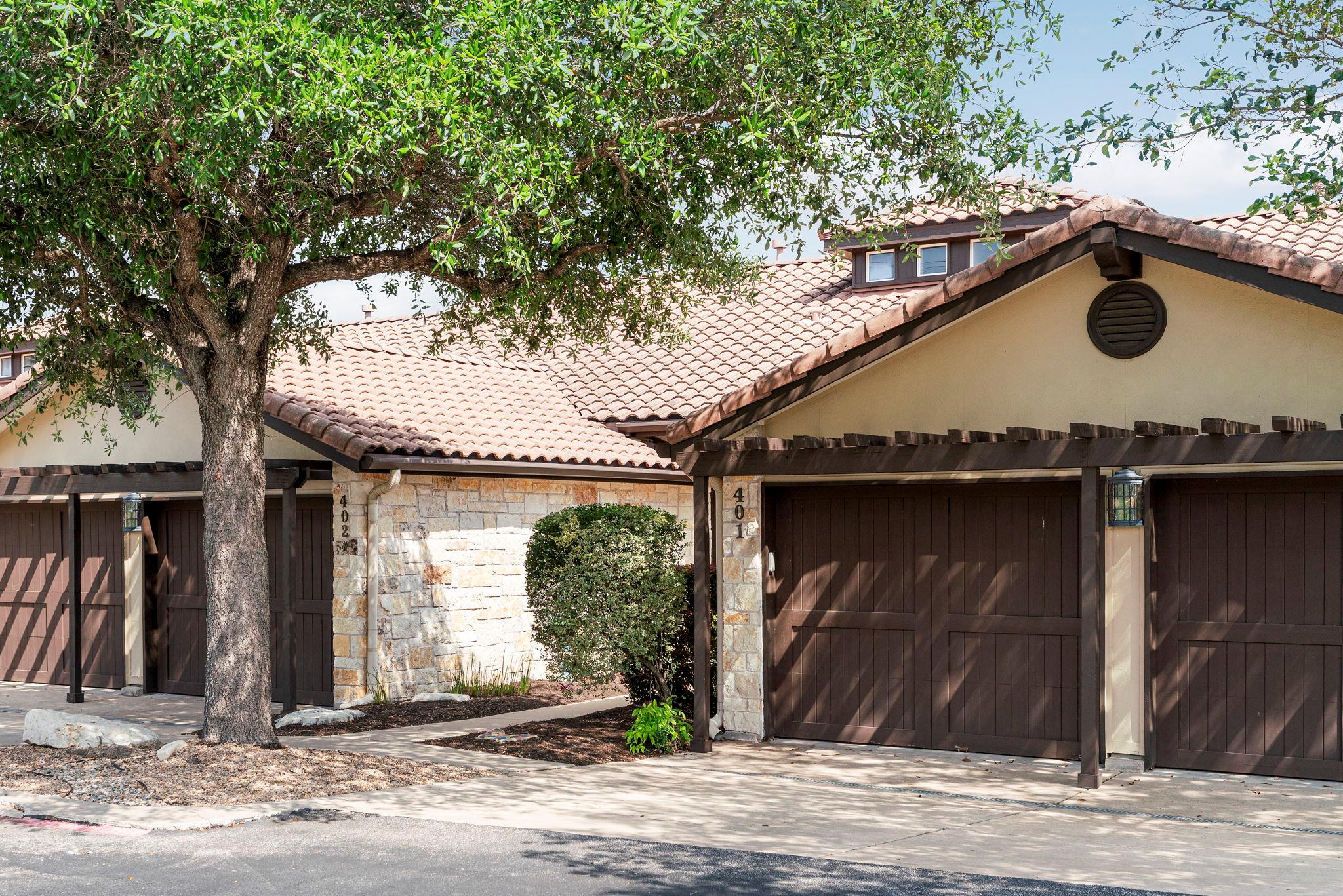 2601 N Quinlan Park RD # 401