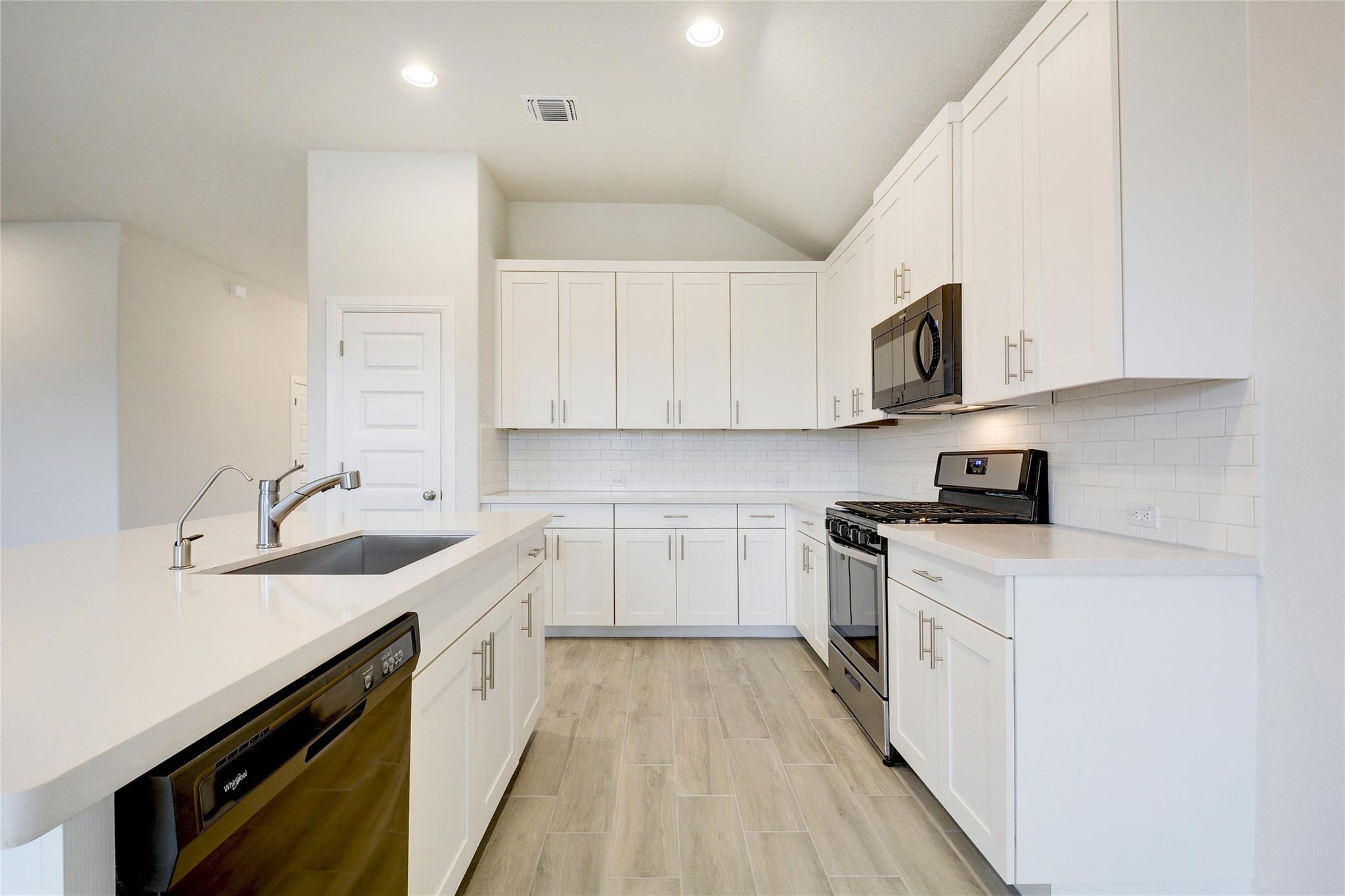 134 Edgewater TRL