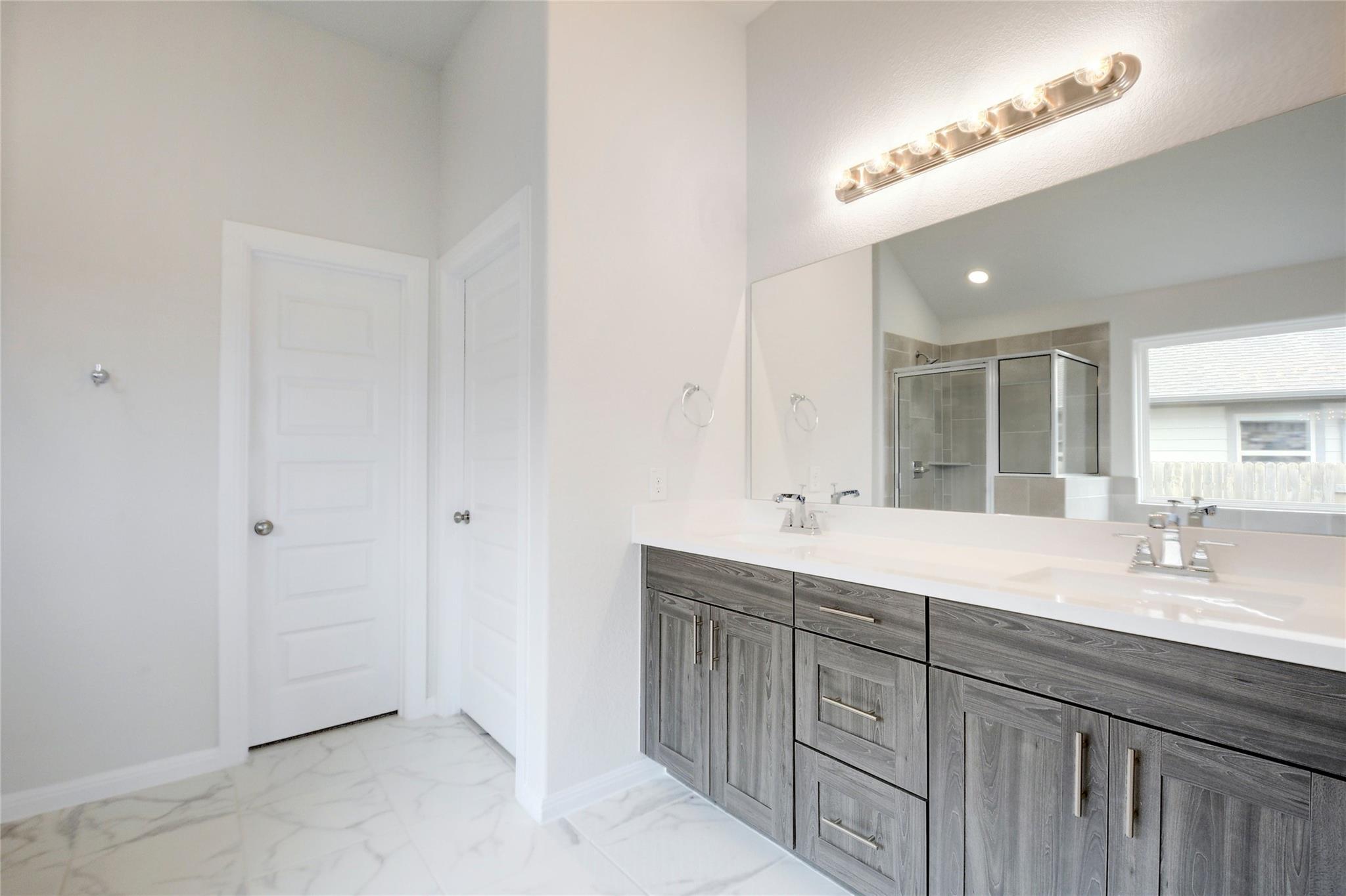 134 Edgewater TRL