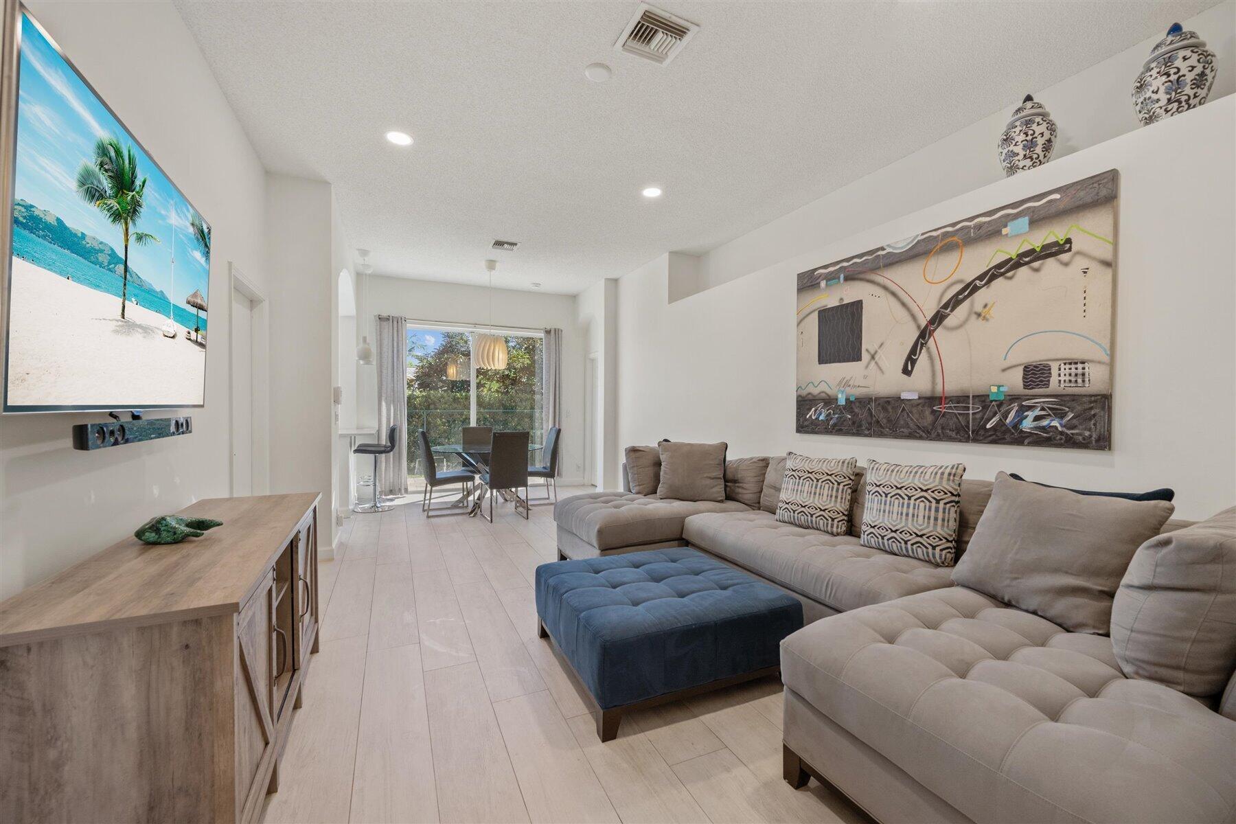 1898 Capeside Circle