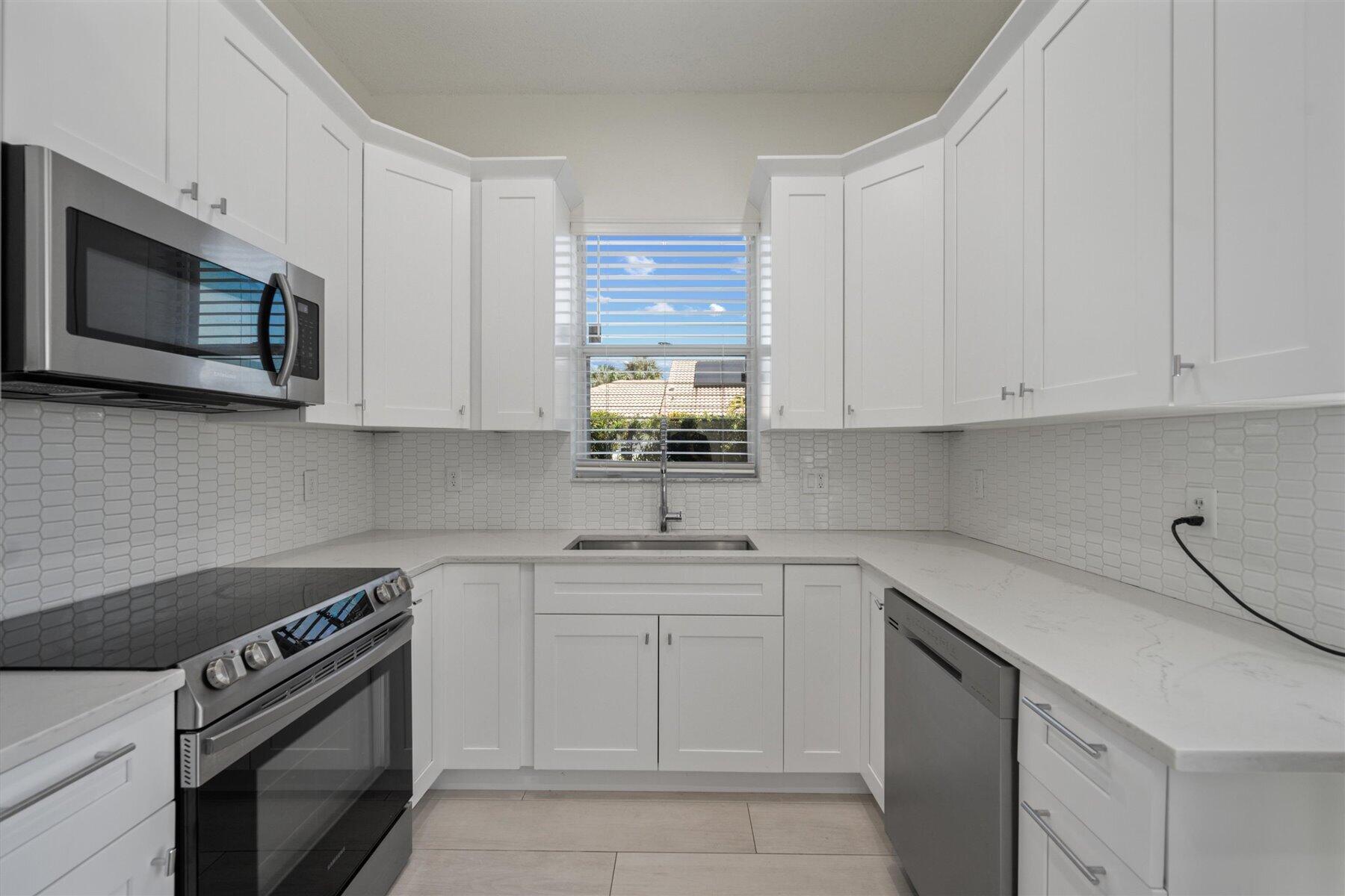 1898 Capeside Circle