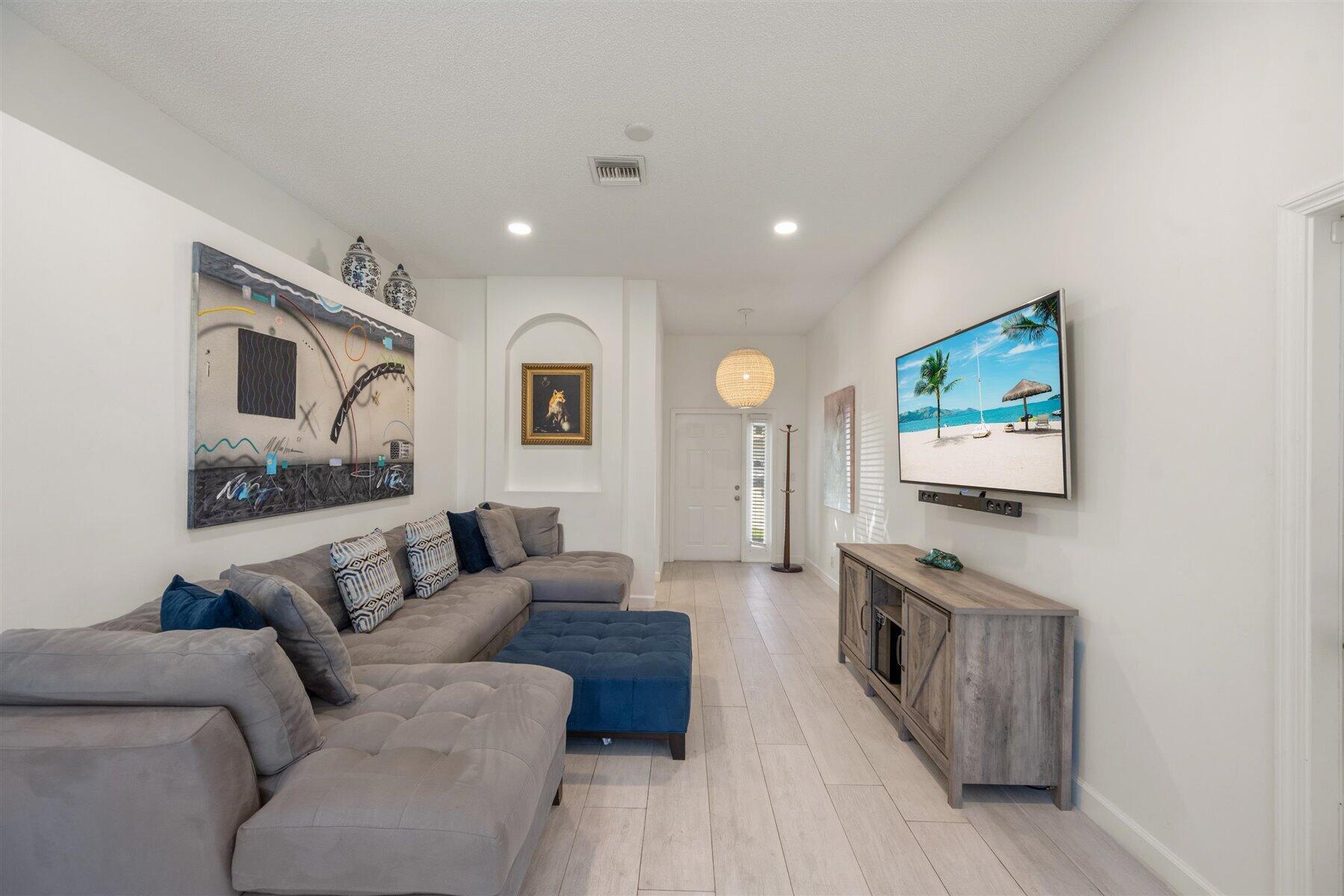 1898 Capeside Circle