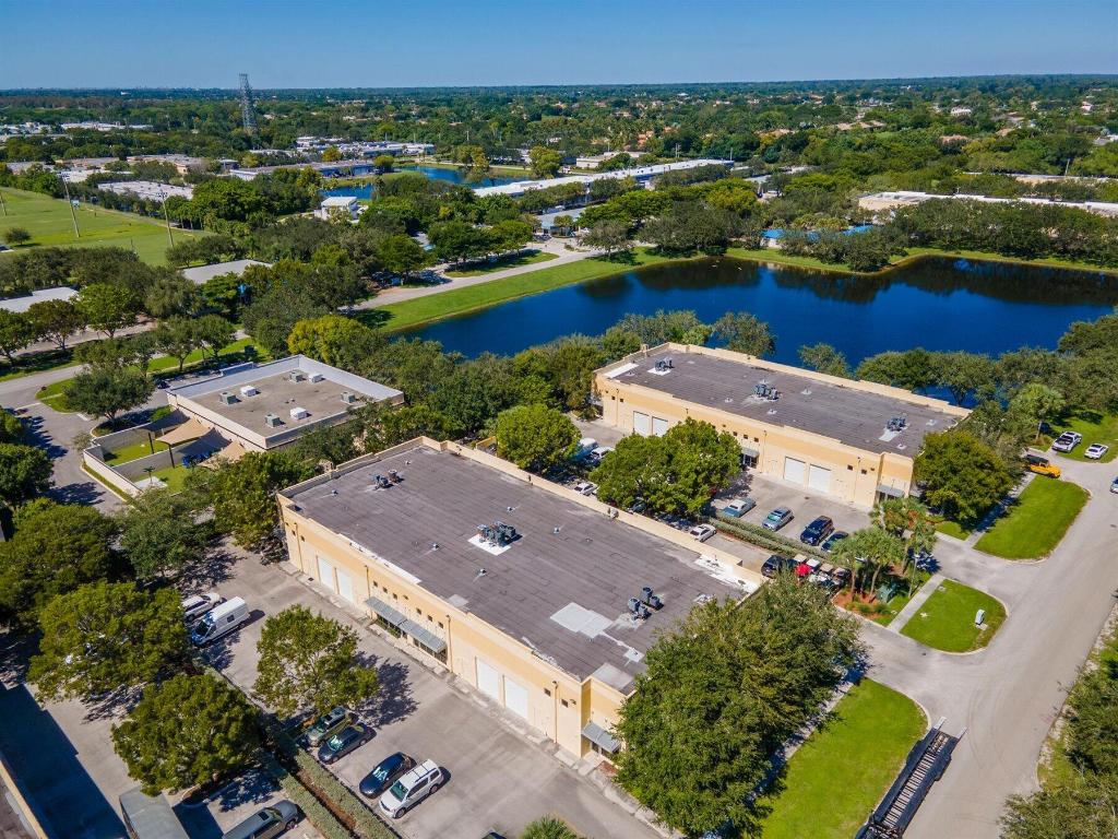 3121 Fairlane Farms Road 8