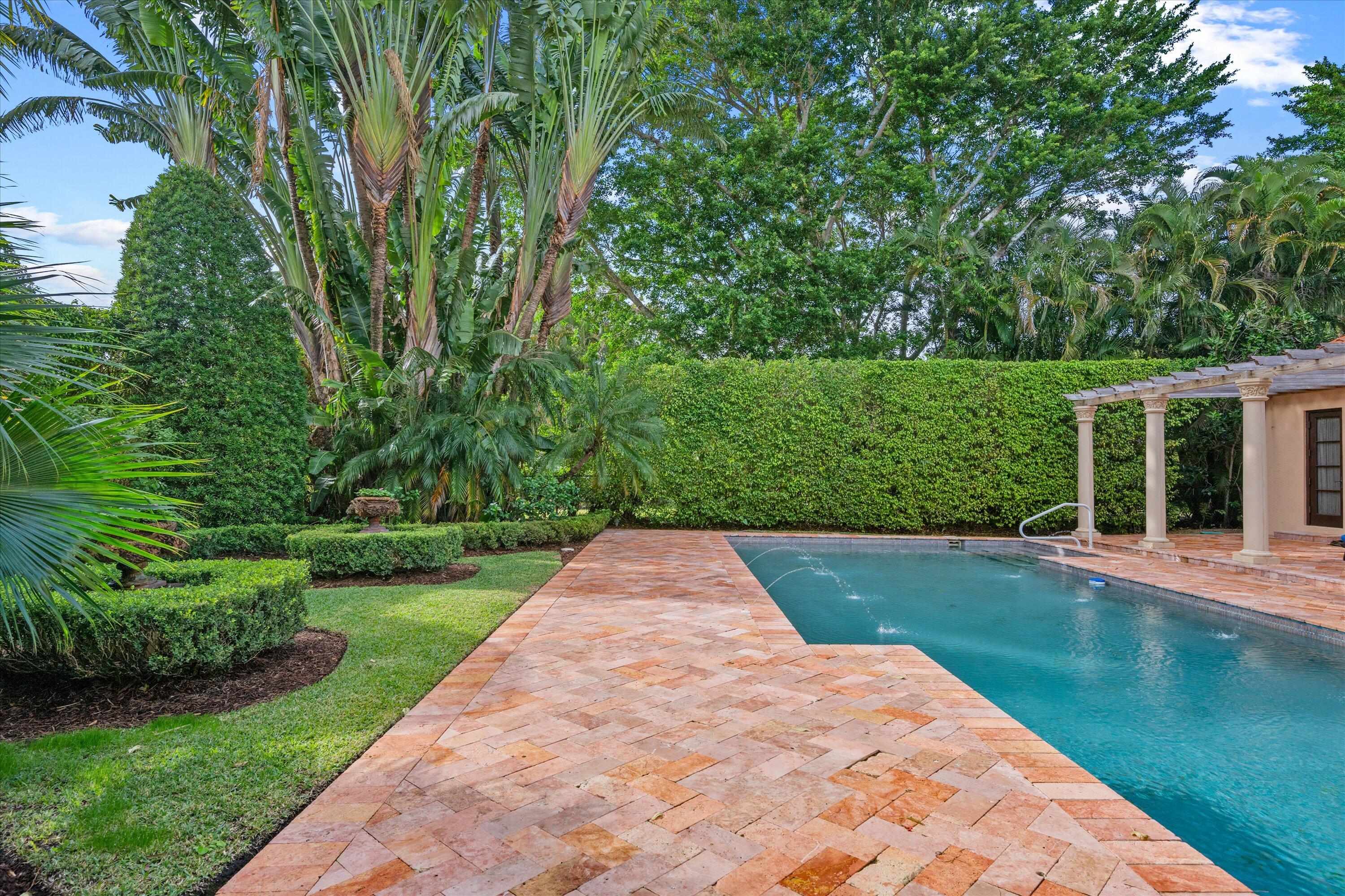 11932 Longwood Green Drive