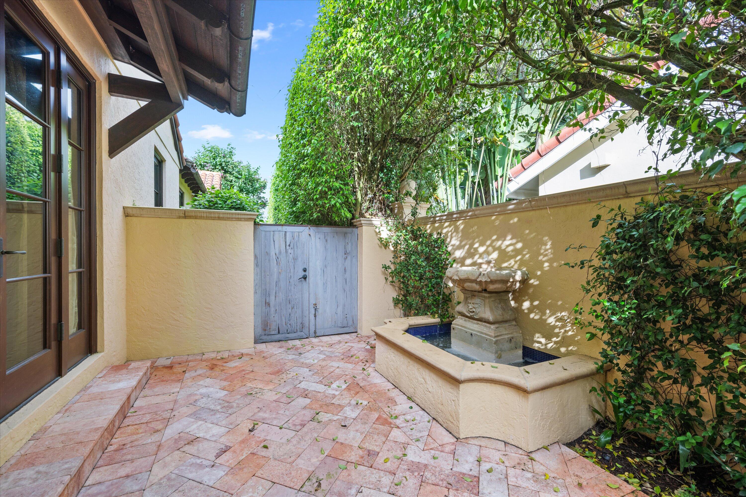 11932 Longwood Green Drive