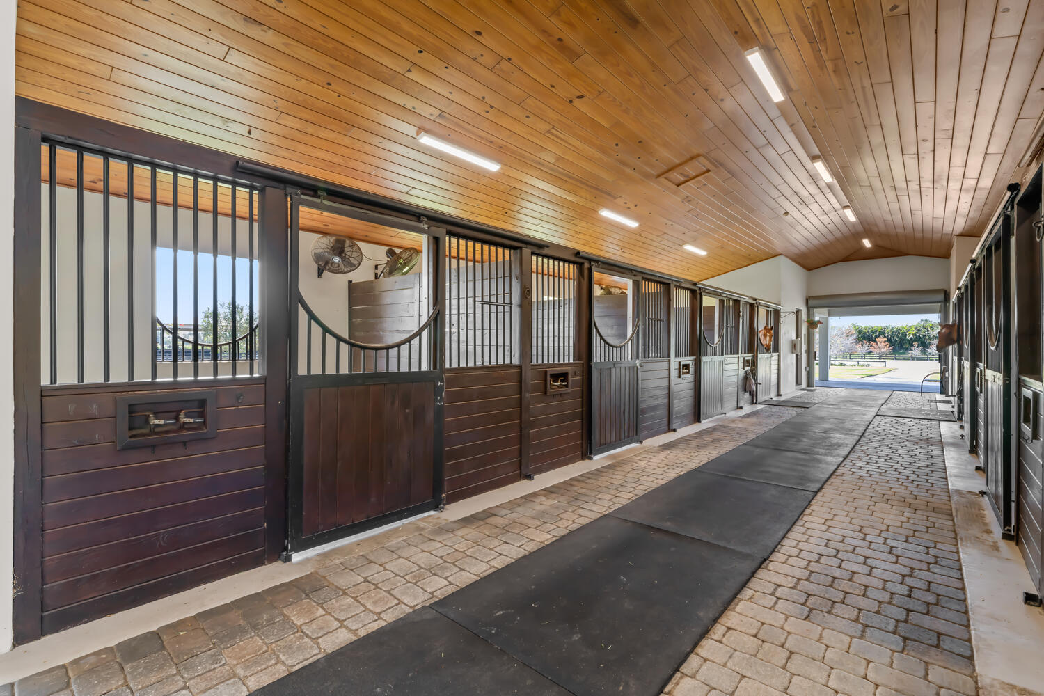 4915 Stables Way